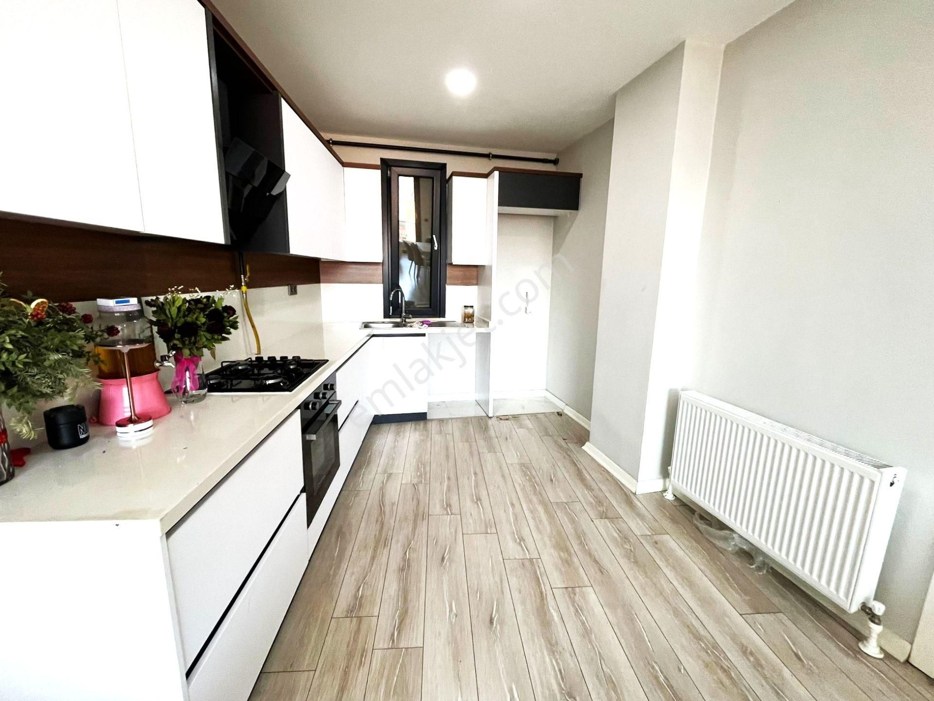 Edremit Gümrük Merkez'de Aygül'den Doğalgaz Kombili Asansörlü Sığınaklı Yatırımlık 1+1 Satılık Daire - Görsel 8