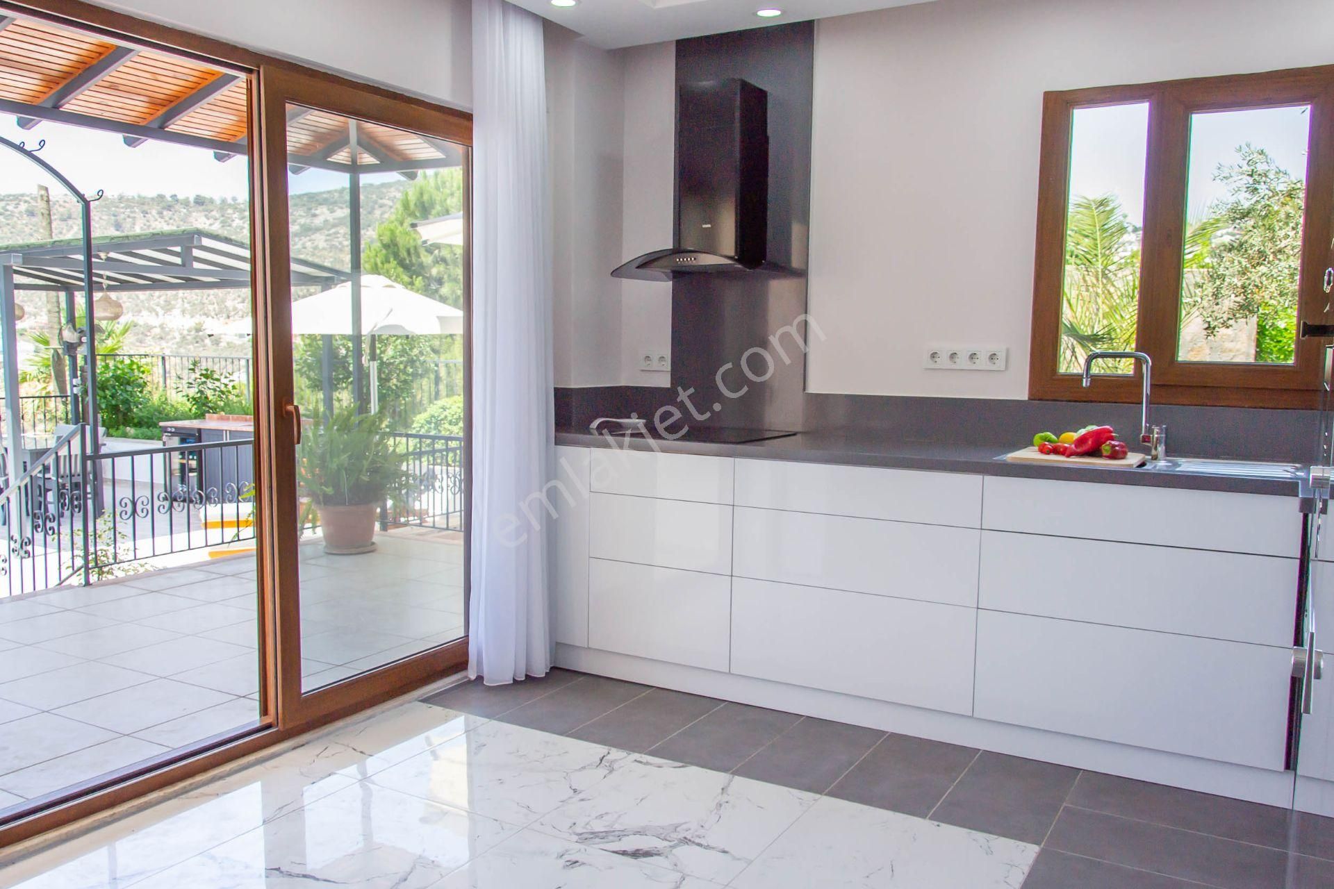 Kalkan Kızıltaş’ta Özel Havuzlu, Modern Tasarımlı Yazlık Villa - Görsel 11