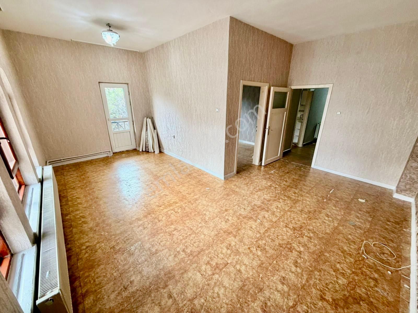 Bağlarbaşı Mah Aktepe Stadı Yakını Ara Katta Ön Cephe 3+1 - Görsel 6