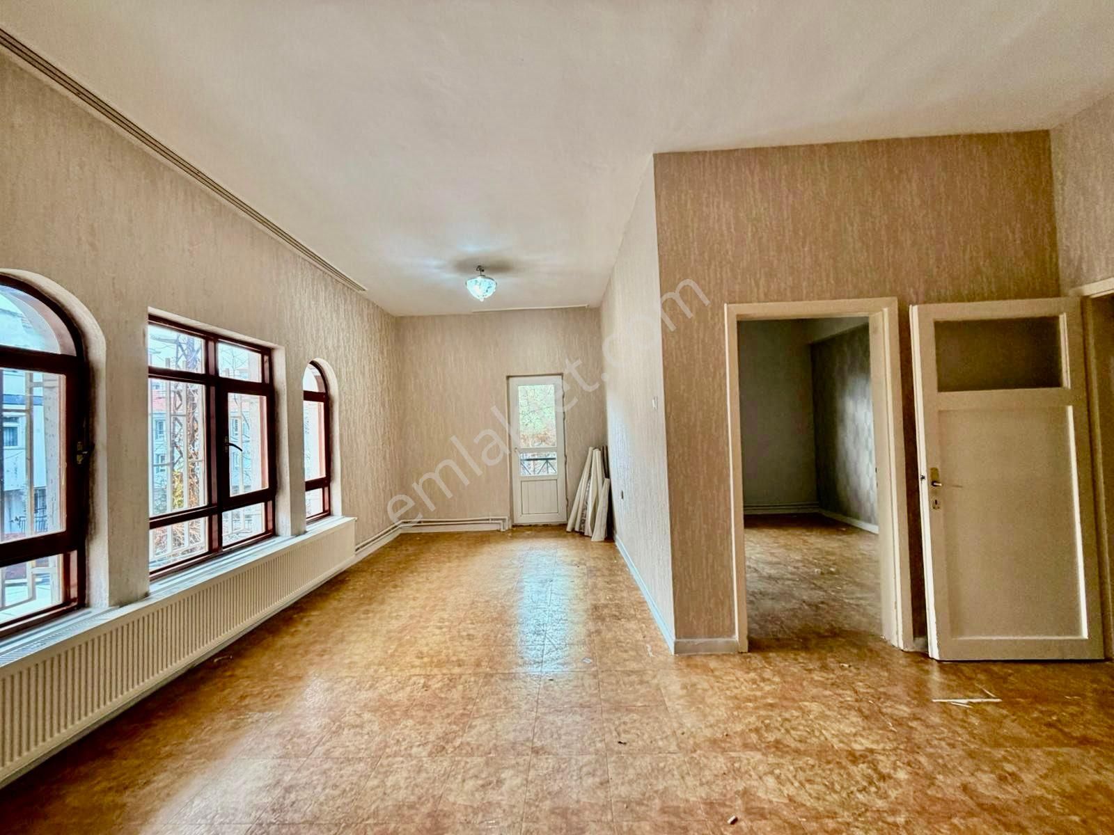 Bağlarbaşı Mah Aktepe Stadı Yakını Ara Katta Ön Cephe 3+1 - Görsel 5