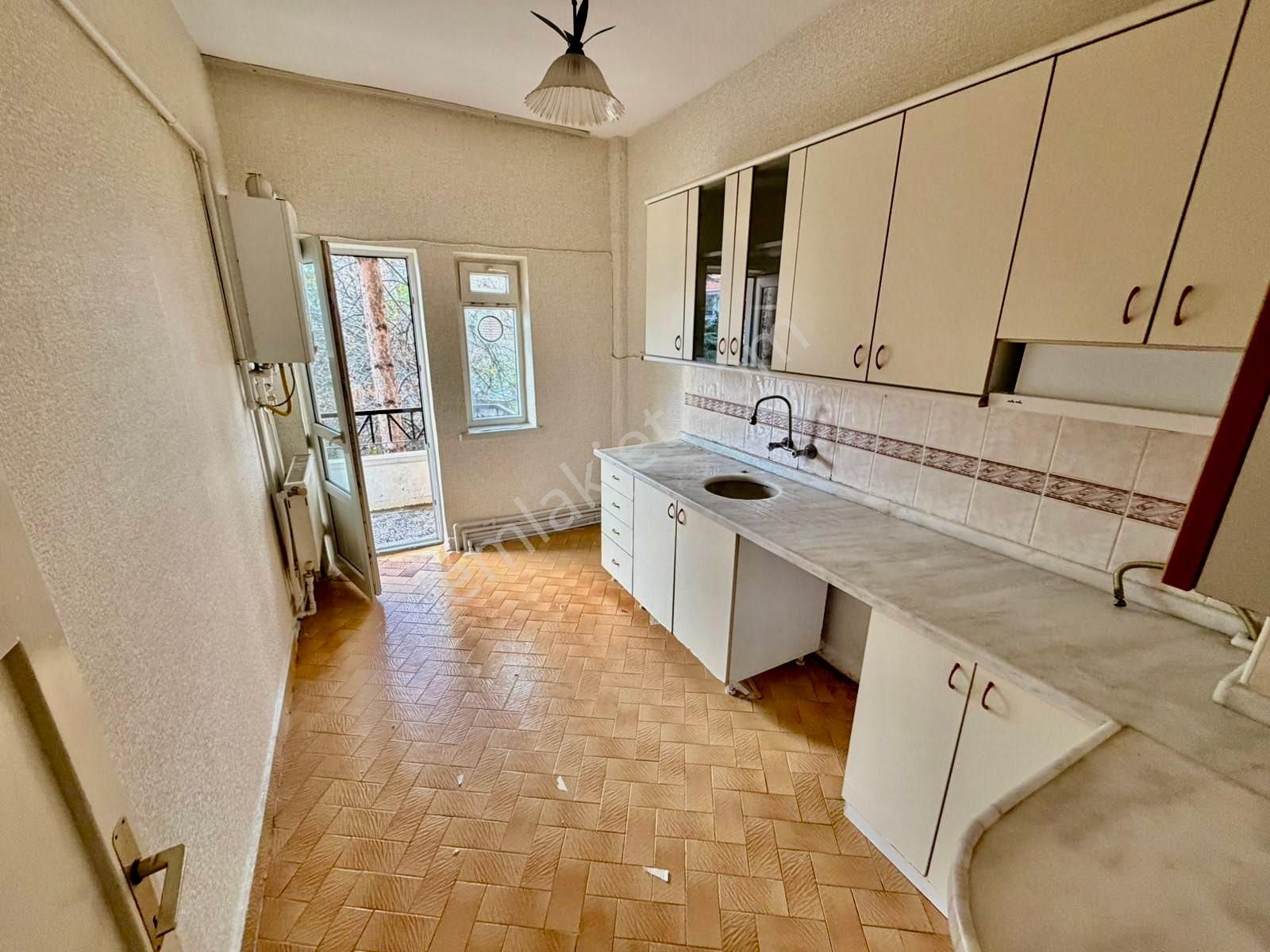 Bağlarbaşı Mah Aktepe Stadı Yakını Ara Katta Ön Cephe 3+1 - Görsel 4