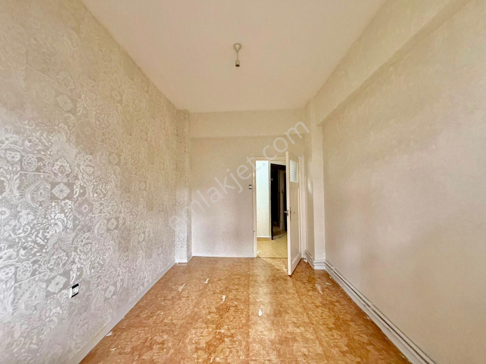 Bağlarbaşı Mah Aktepe Stadı Yakını Ara Katta Ön Cephe 3+1 - Görsel 25