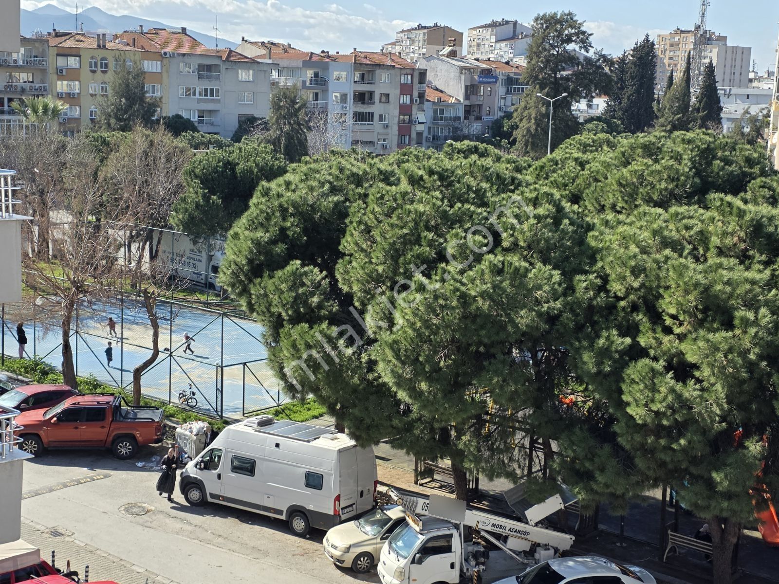 Üçyol'da Egepole 5 Dk Ara Kat Doğalgazlı 3+1 Satılık Daire