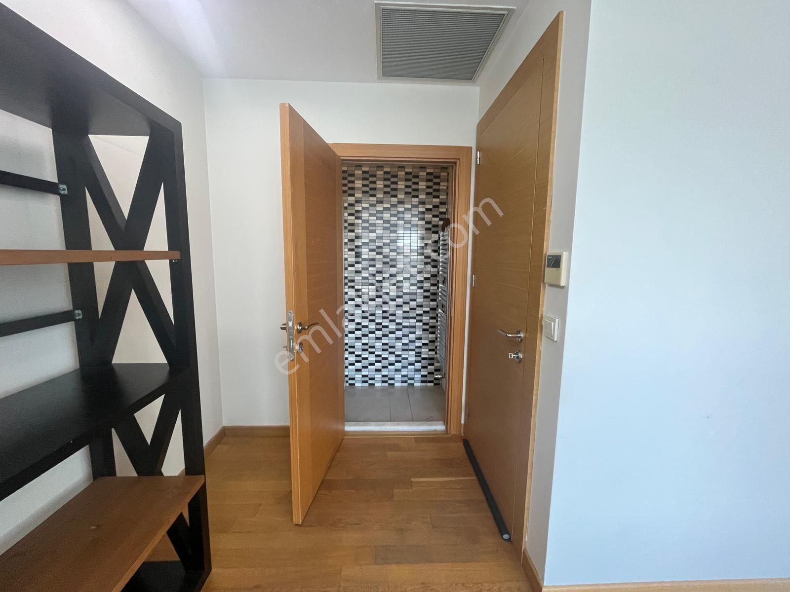Nish İstanbul 112 M2 Kısmi Mobilyalı 2+1 Kiralık Ofis - Görsel 23
