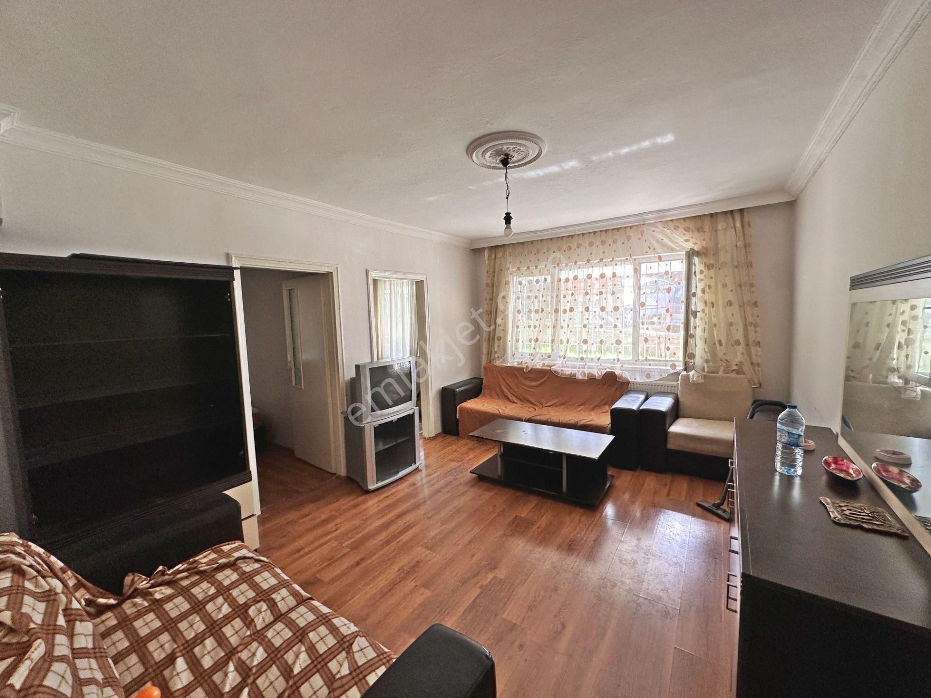 Dikimevi Metro Yakınında Merkezi Konumda Giriş Katta 3+1 Satılık Daire