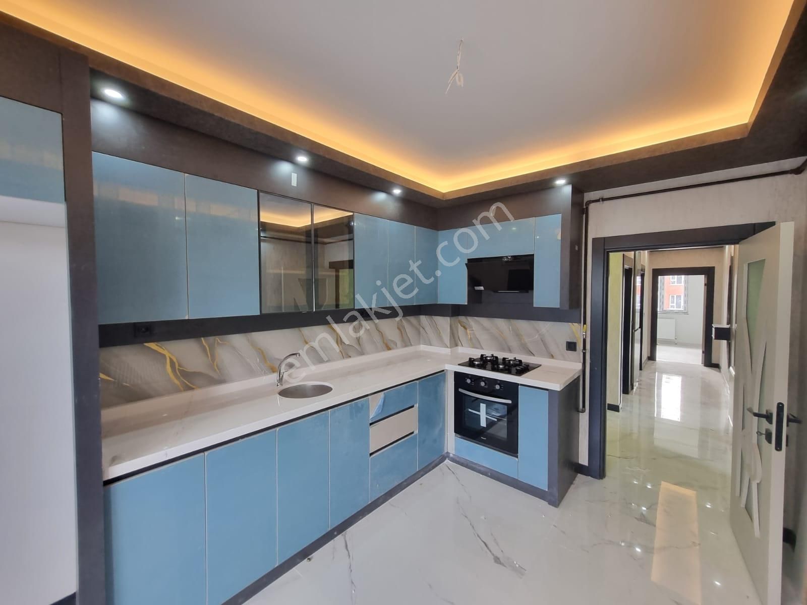 Mendereste Ultra Lüx İşçilikli Katta Geniş 2+1 Daire