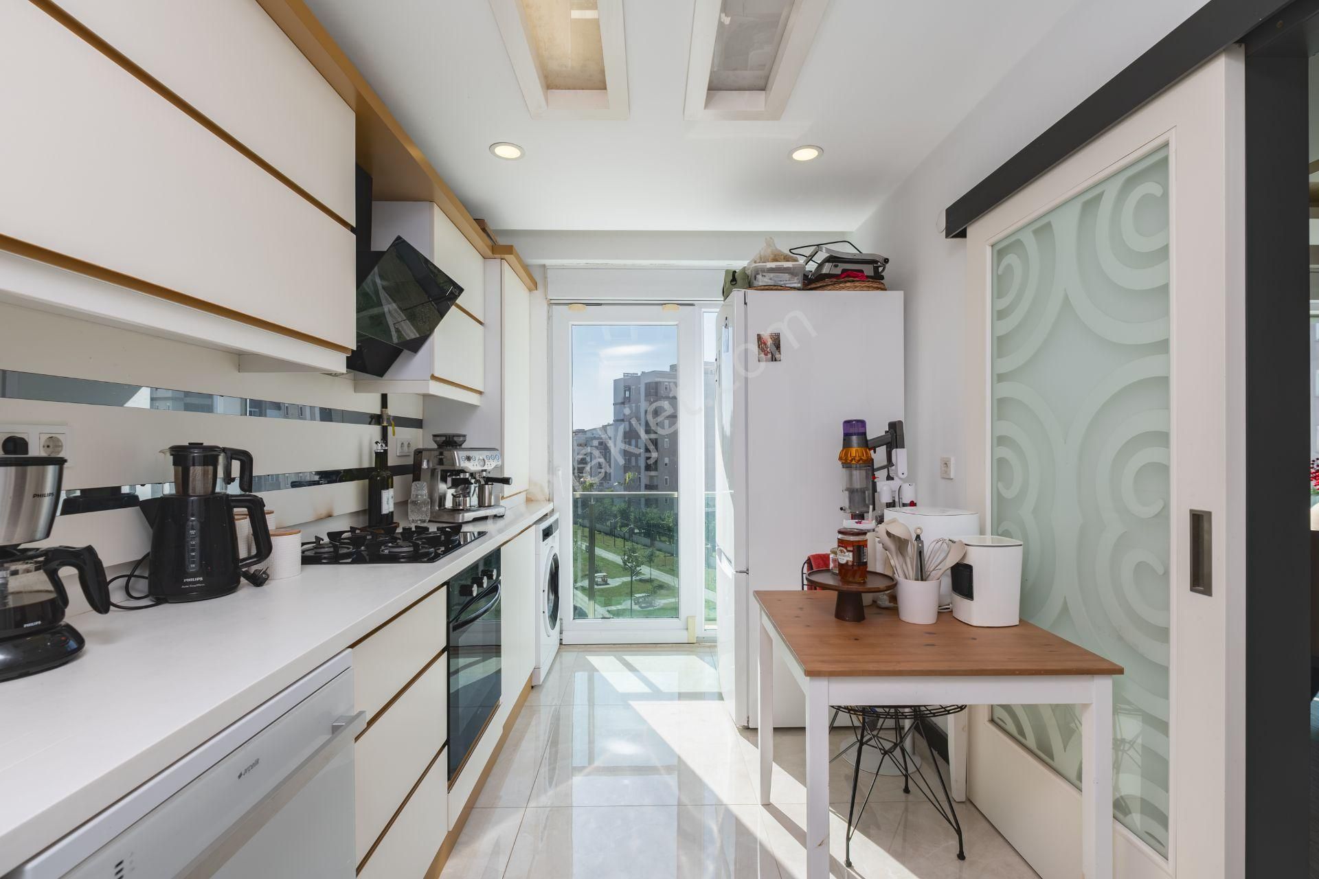 Yenigün 'de Site İçi , Doğalgazlı , Şık Mimarili Katta 2+1