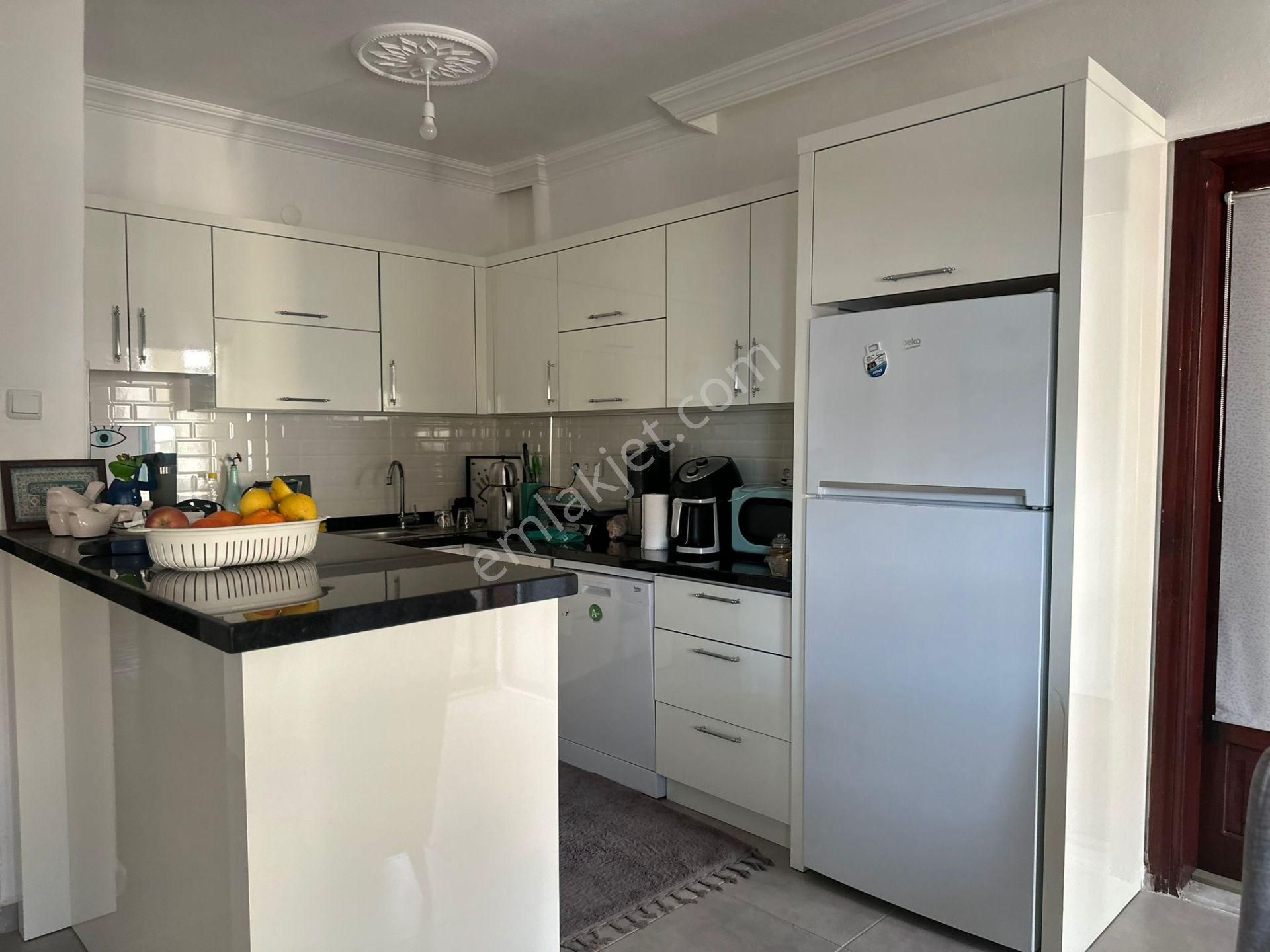 Alanya Konaklıda Denize Sıfır Konumda Manzaralı 2+1 Yapılı Daire - Görsel 2
