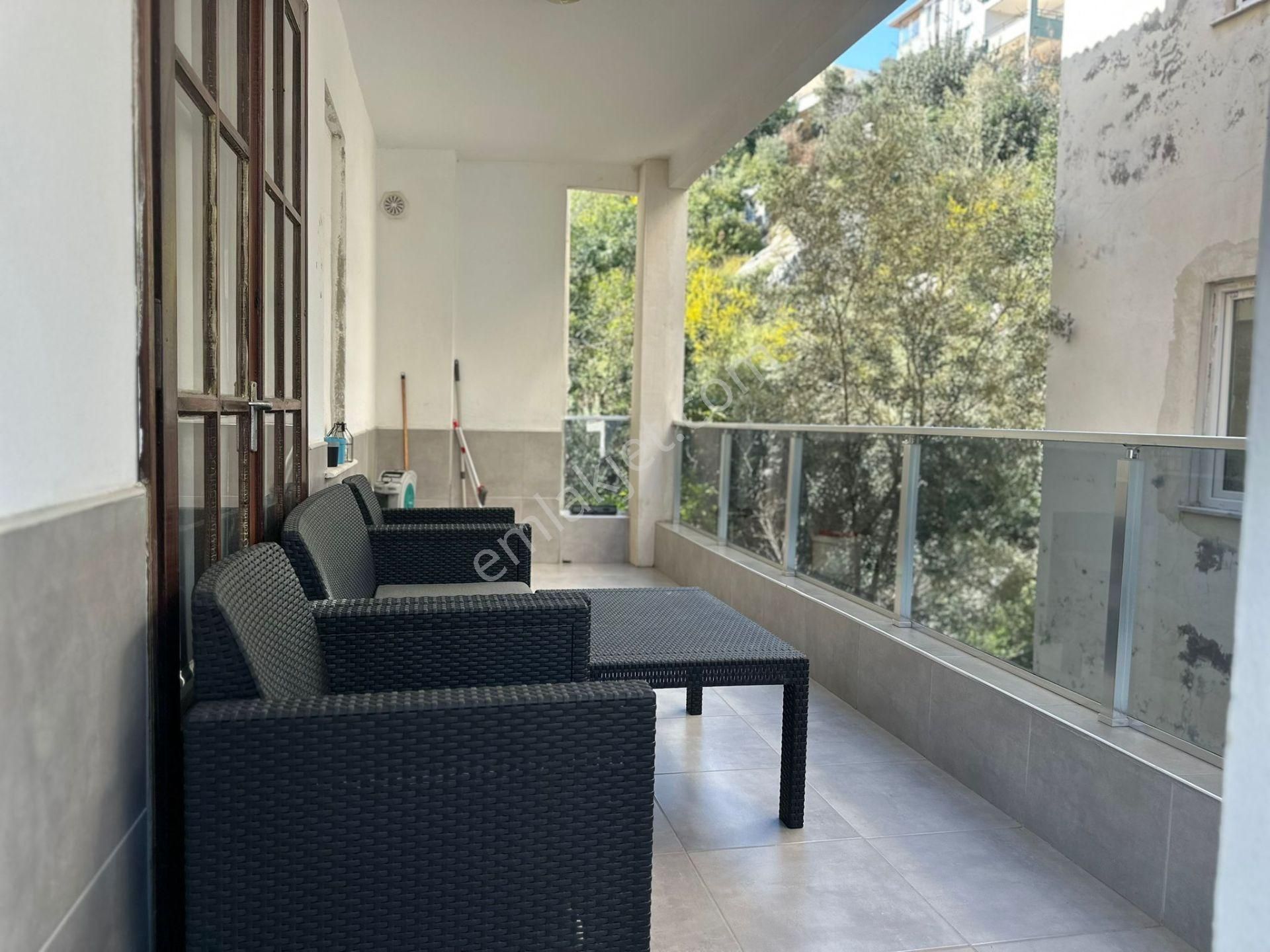 Alanya Konaklıda Denize Sıfır Konumda Manzaralı 2+1 Yapılı Daire - Görsel 11