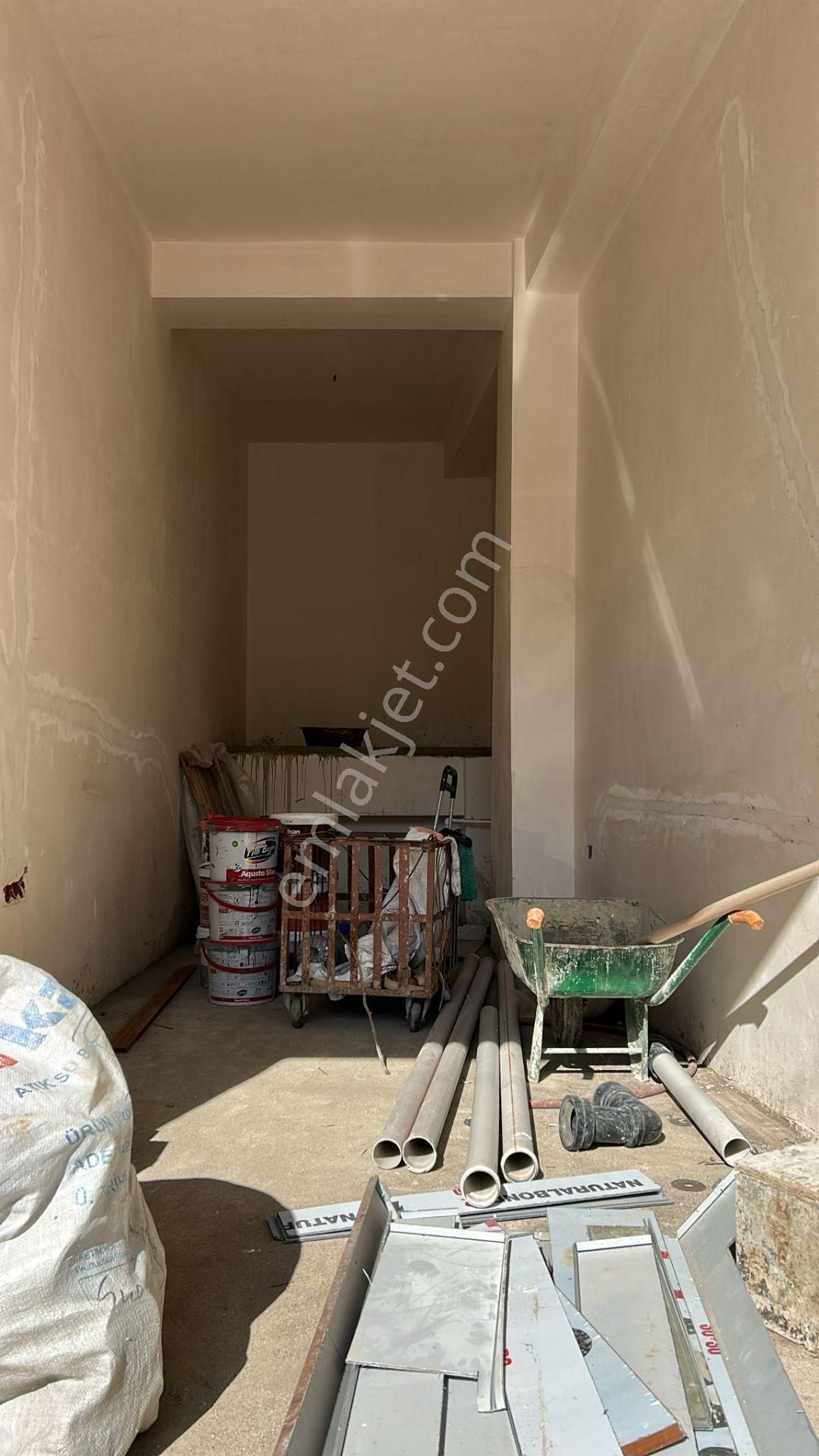 İstanbul House'dan Bahçelievler'de Sıfır Binada Düz Giriş Dükkan