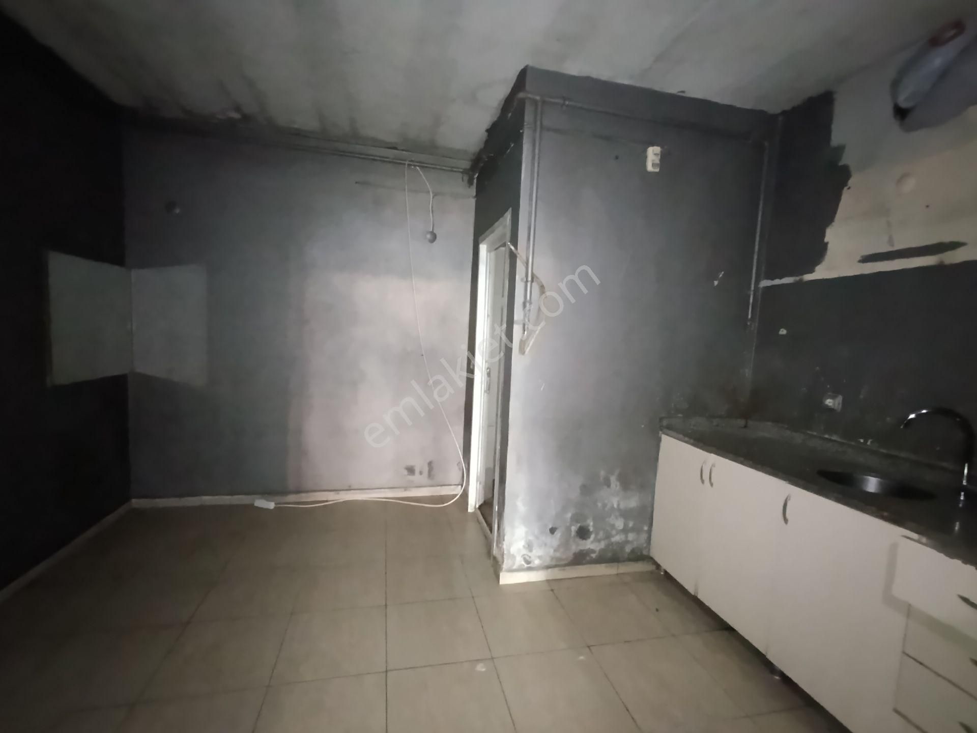 Pendik Esenyalı Kiralık Uygun Ana Cadde Yol Üstü Düz Ayak 110m2 2 Bölüm Dükkan - Görsel 18