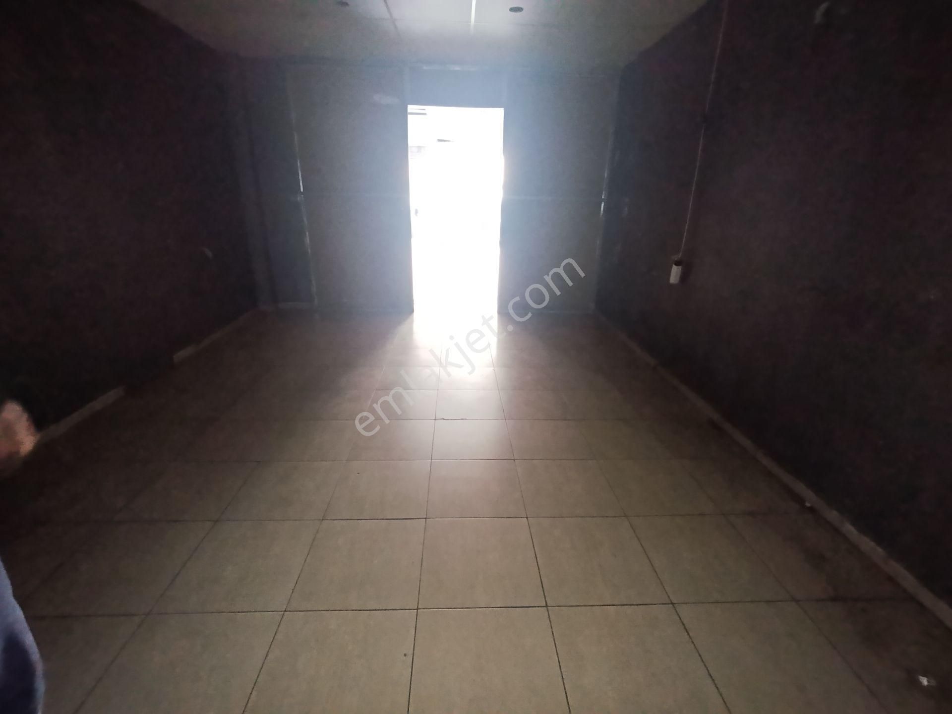 Pendik Esenyalı Kiralık Uygun Ana Cadde Yol Üstü Düz Ayak 110m2 2 Bölüm Dükkan - Görsel 12