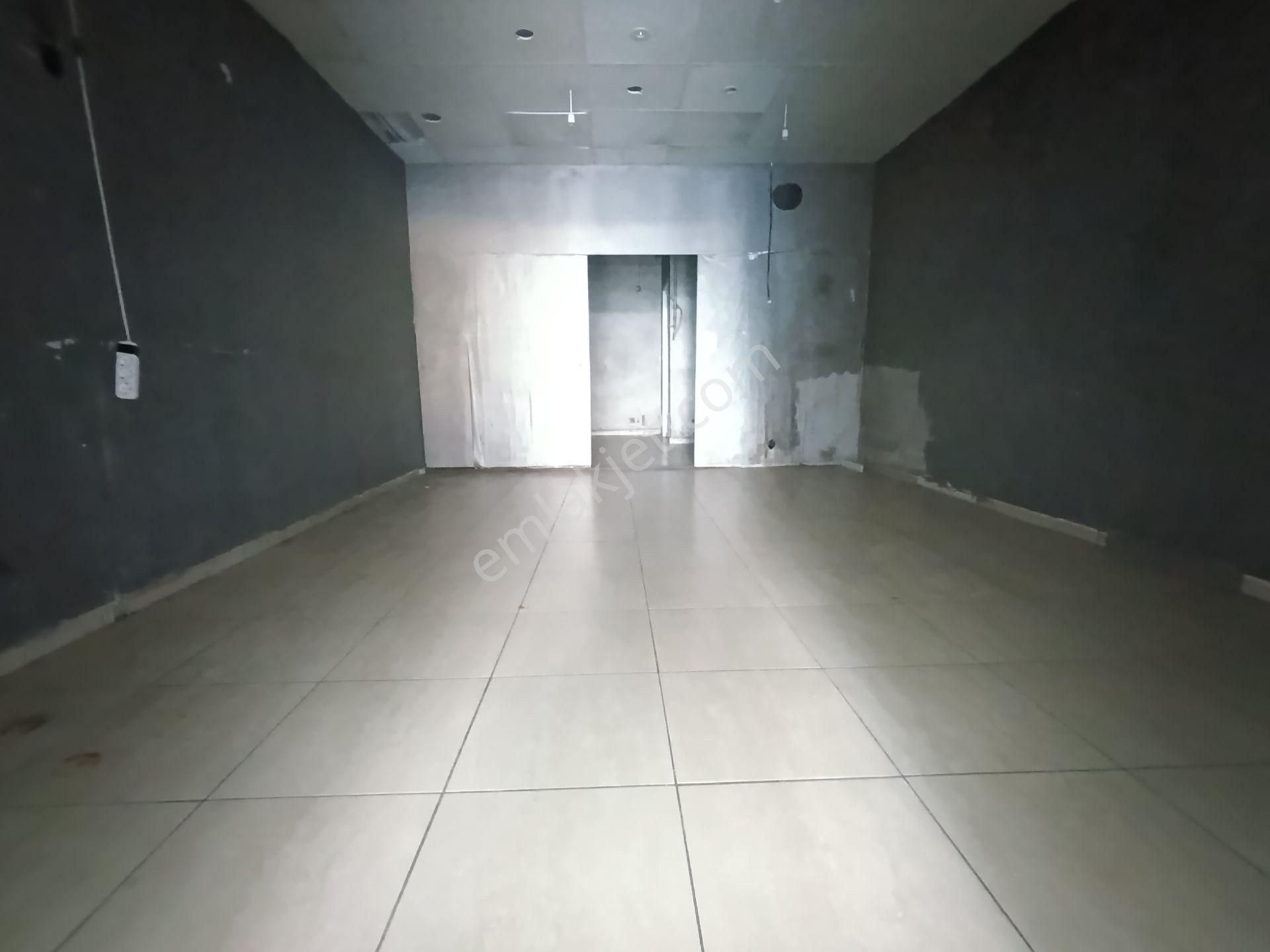 Pendik Esenyalı Kiralık Uygun Ana Cadde Yol Üstü Düz Ayak 110m2 2 Bölüm Dükkan - Görsel 7