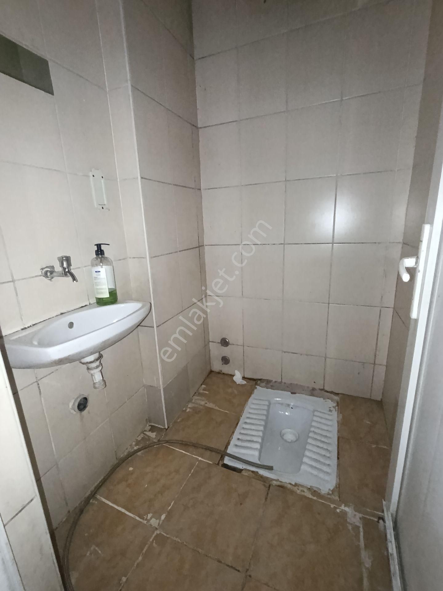Pendik Esenyalı Kiralık Uygun Ana Cadde Yol Üstü Düz Ayak 110m2 2 Bölüm Dükkan - Görsel 22