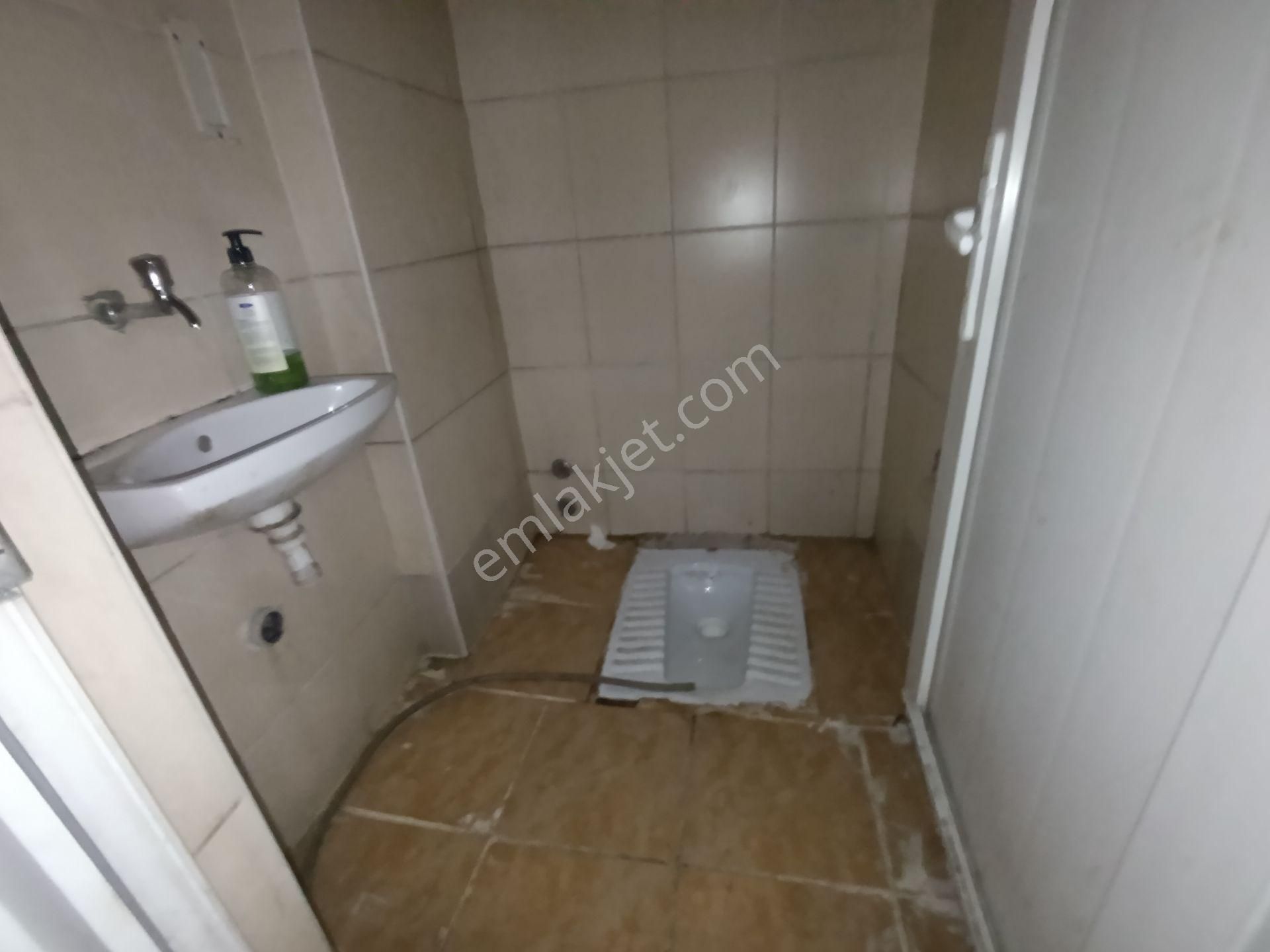 Pendik Esenyalı Kiralık Uygun Ana Cadde Yol Üstü Düz Ayak 110m2 2 Bölüm Dükkan - Görsel 21