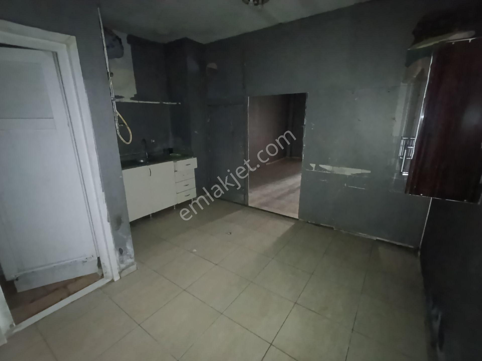 Pendik Esenyalı Kiralık Uygun Ana Cadde Yol Üstü Düz Ayak 110m2 2 Bölüm Dükkan - Görsel 19