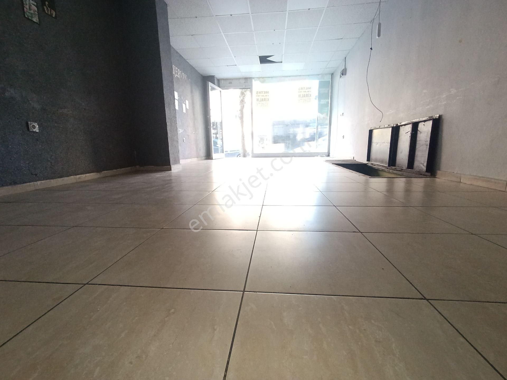 Pendik Esenyalı Kiralık Uygun Ana Cadde Yol Üstü Düz Ayak 110m2 2 Bölüm Dükkan - Görsel 3