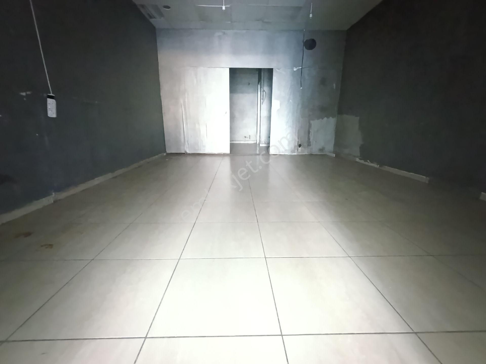 Pendik Esenyalı Kiralık Uygun Ana Cadde Yol Üstü Düz Ayak 110m2 2 Bölüm Dükkan - Görsel 8