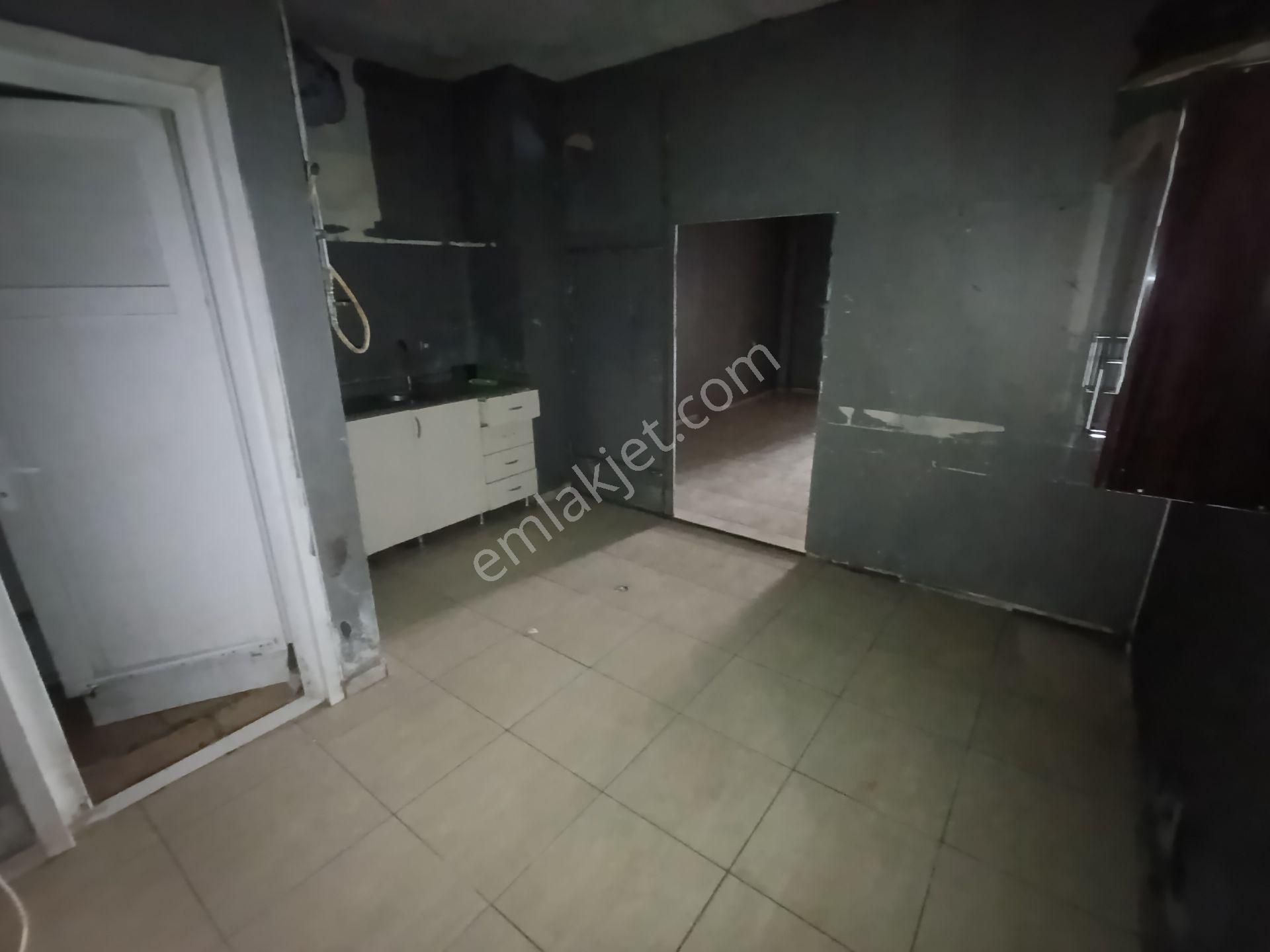 Pendik Esenyalı Kiralık Uygun Ana Cadde Yol Üstü Düz Ayak 110m2 2 Bölüm Dükkan - Görsel 20