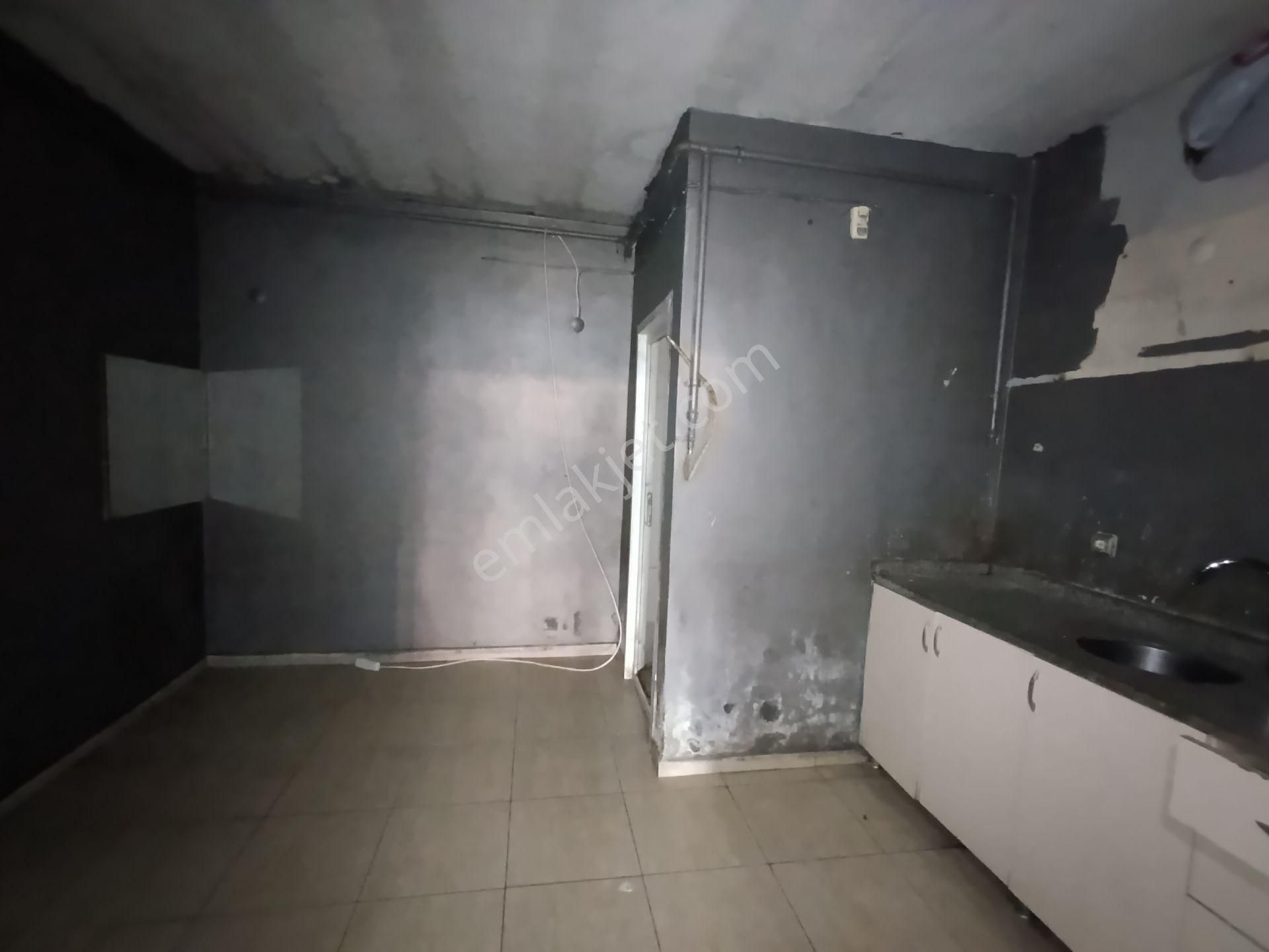 Pendik Esenyalı Kiralık Uygun Ana Cadde Yol Üstü Düz Ayak 110m2 2 Bölüm Dükkan - Görsel 17