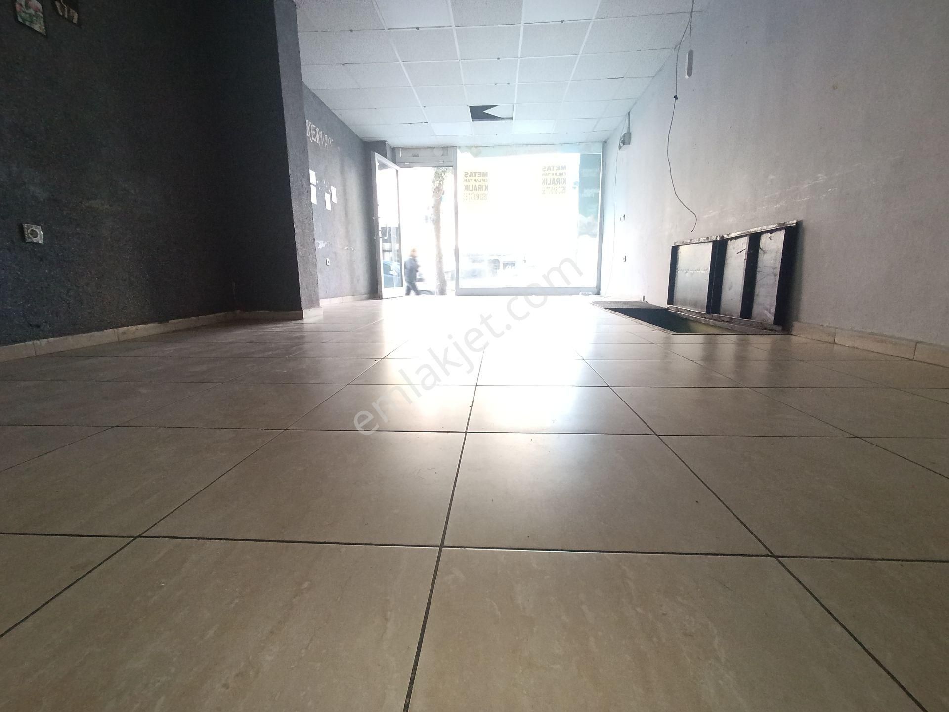 Pendik Esenyalı Kiralık Uygun Ana Cadde Yol Üstü Düz Ayak 110m2 2 Bölüm Dükkan - Görsel 5