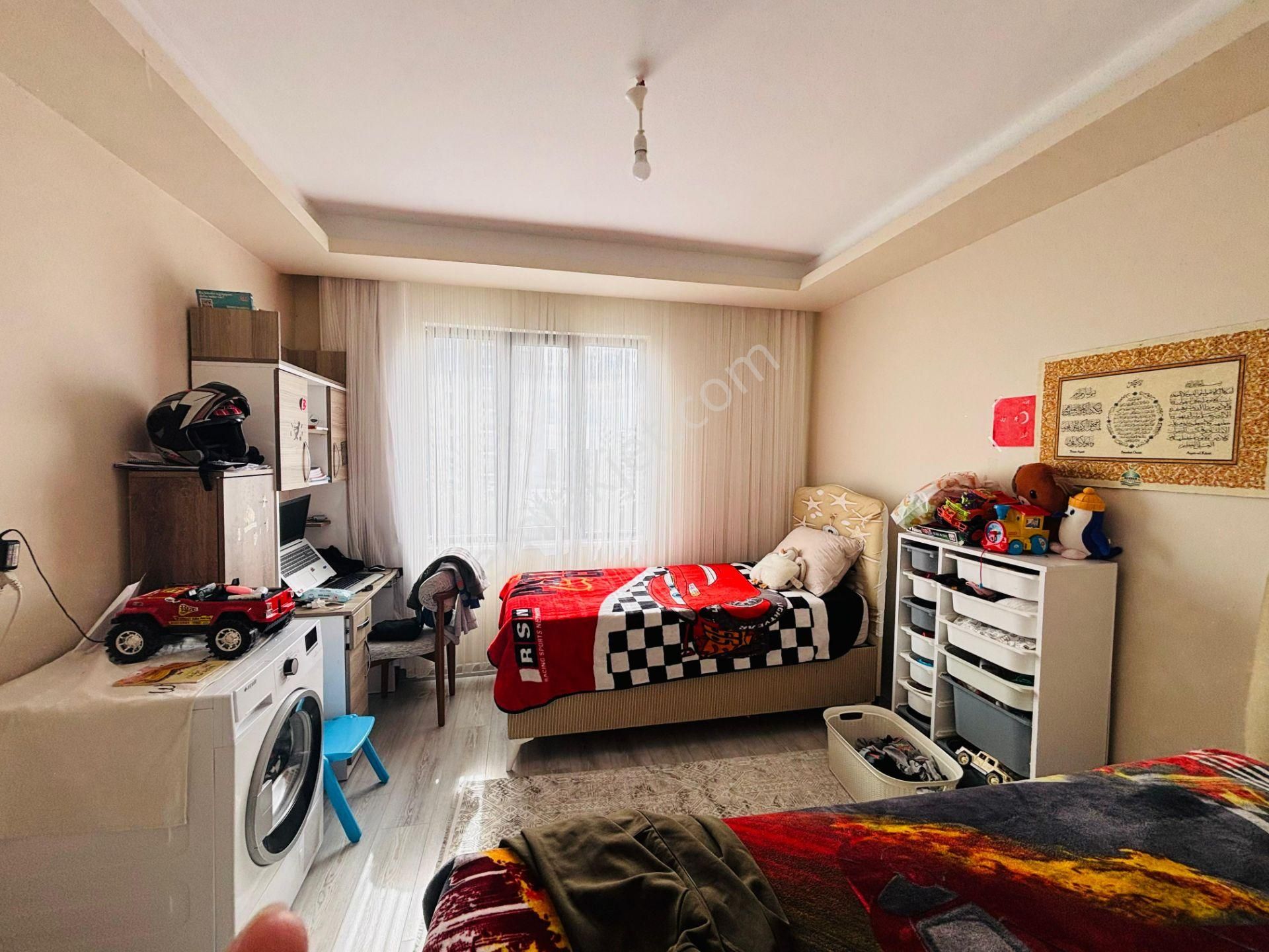 Güven'den 7/24 Güvenlikli Sitede Hamamlı,havuzlu Otoparklı 3+1ev - Görsel 16