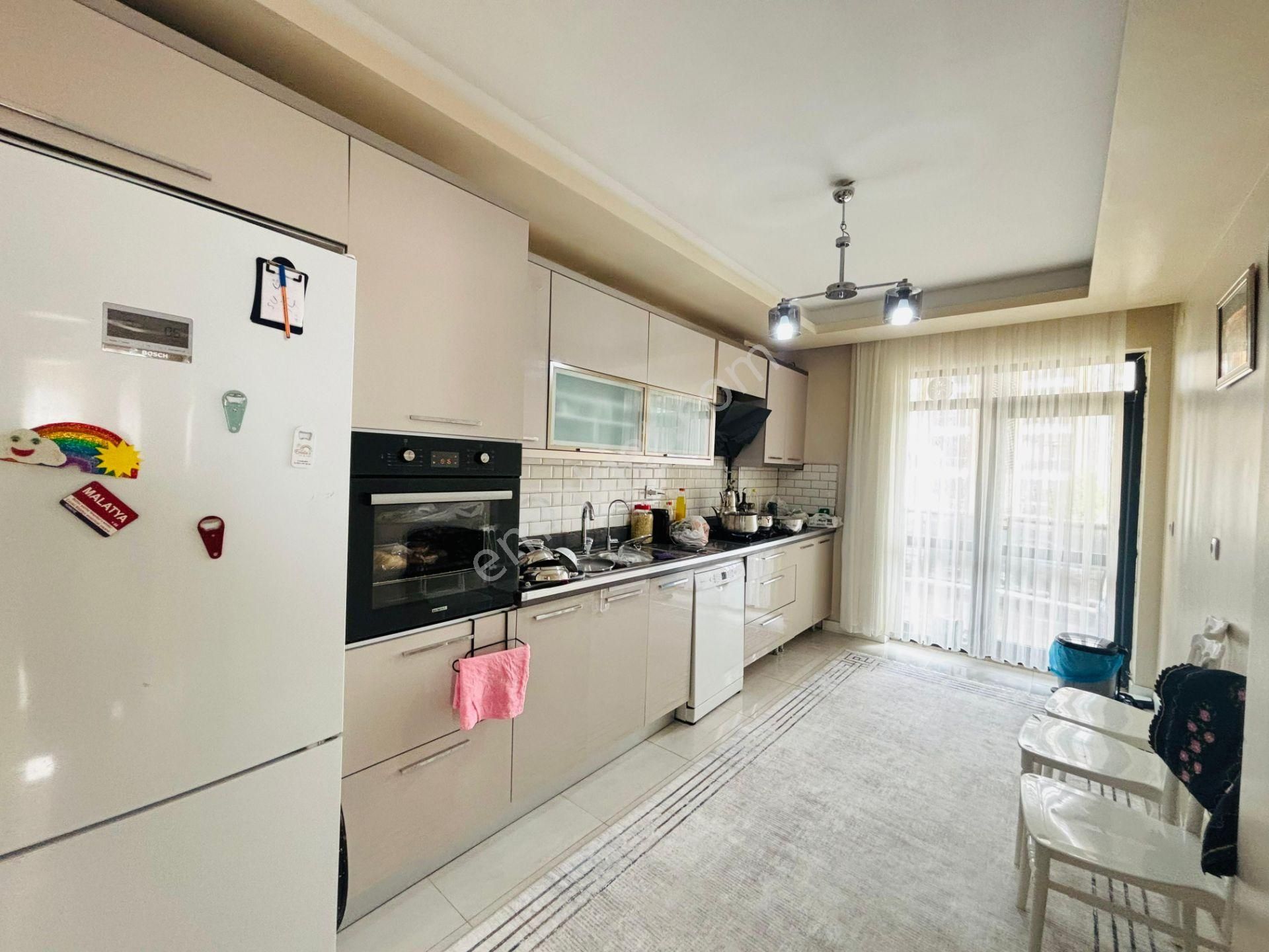 Güven'den 7/24 Güvenlikli Sitede Hamamlı,havuzlu Otoparklı 3+1ev - Görsel 7