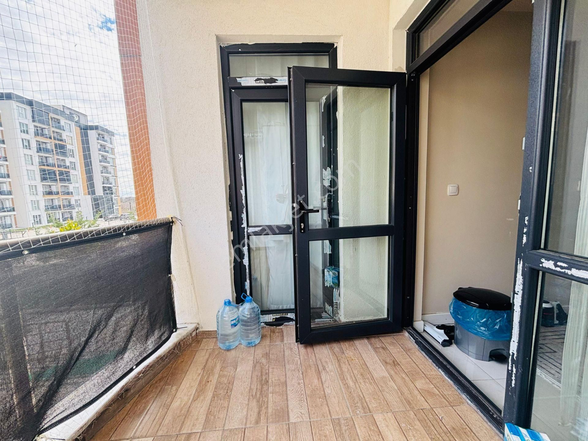 Güven'den 7/24 Güvenlikli Sitede Hamamlı,havuzlu Otoparklı 3+1ev - Görsel 12