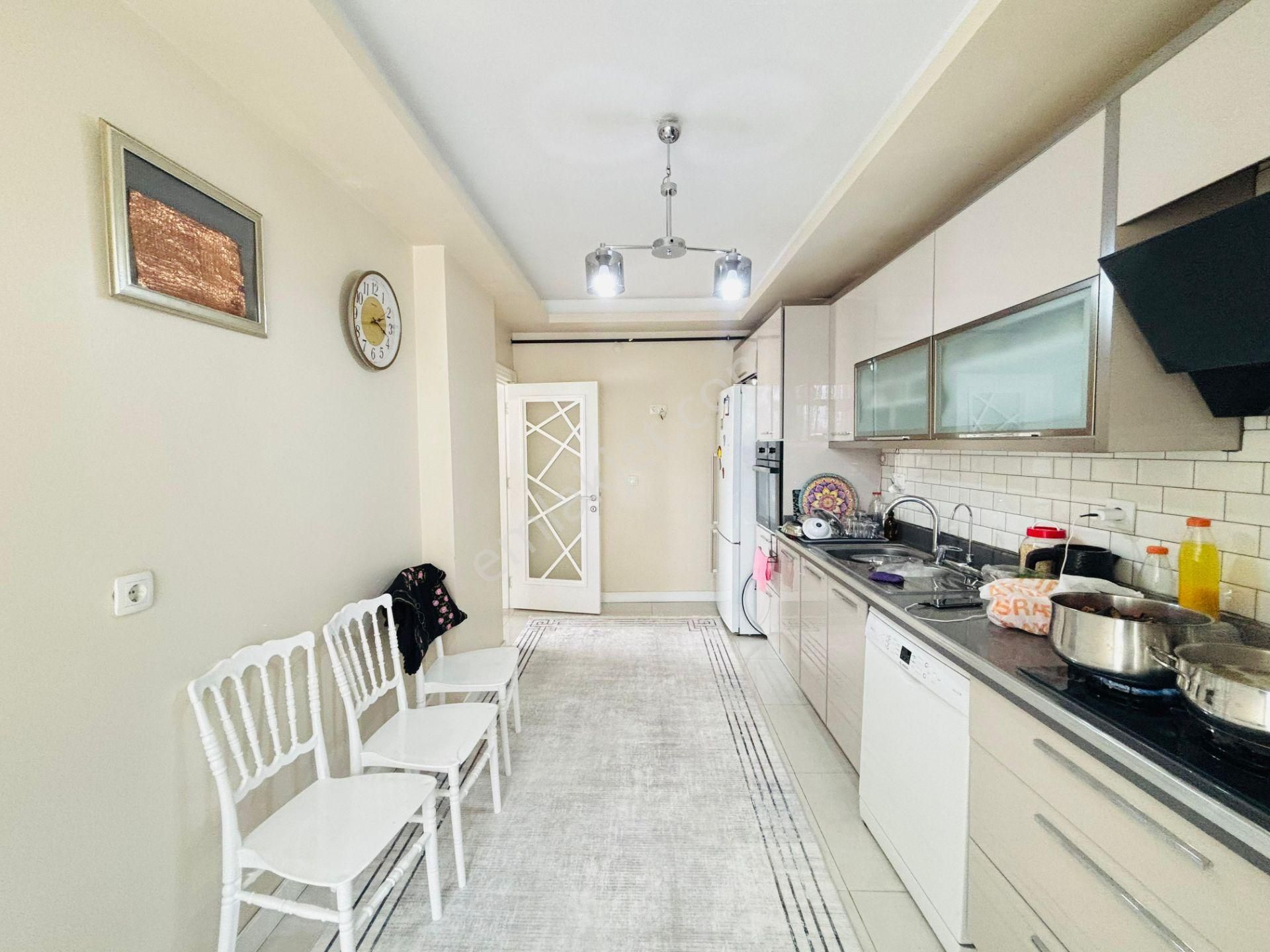 Güven'den 7/24 Güvenlikli Sitede Hamamlı,havuzlu Otoparklı 3+1ev - Görsel 9