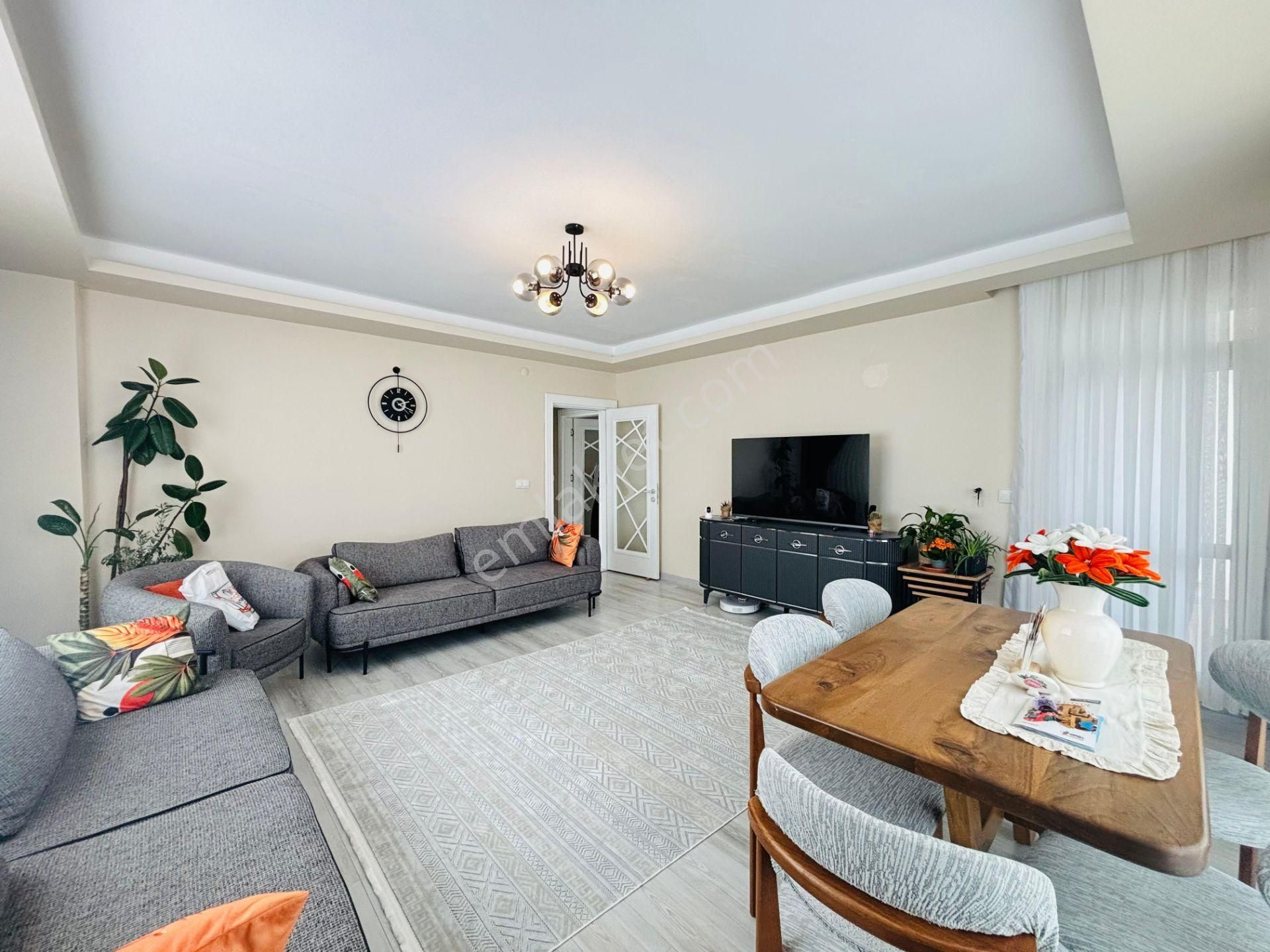 Güven'den 7/24 Güvenlikli Sitede Hamamlı,havuzlu Otoparklı 3+1ev - Görsel 4