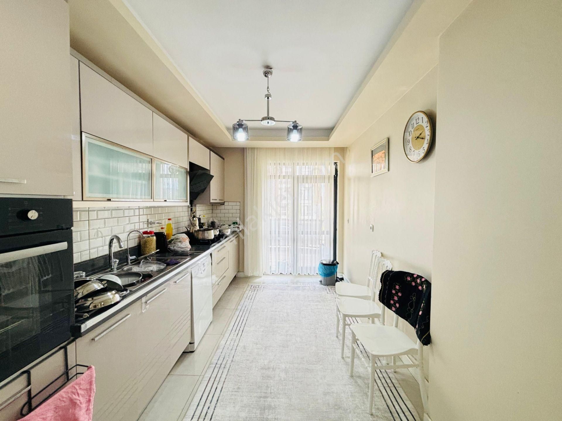 Güven'den 7/24 Güvenlikli Sitede Hamamlı,havuzlu Otoparklı 3+1ev - Görsel 8