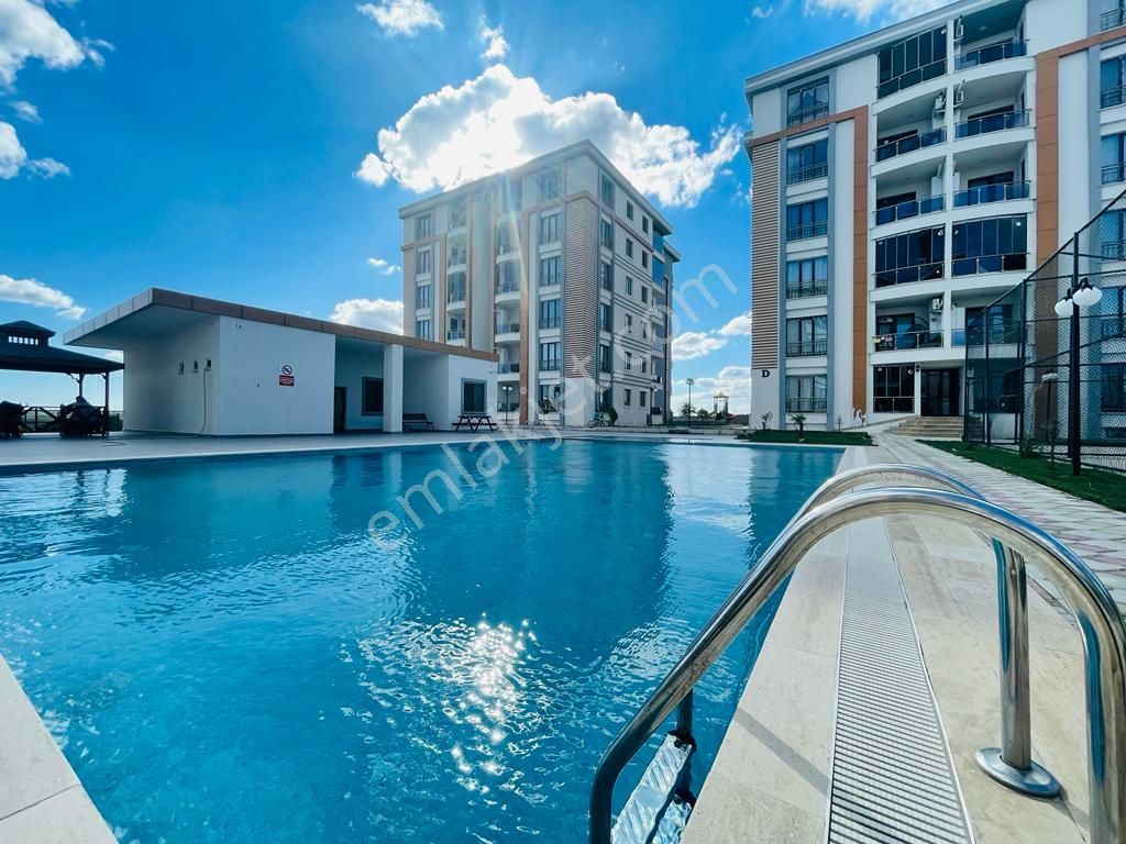 Güven'den 7/24 Güvenlikli Sitede Hamamlı,havuzlu Otoparklı 3+1ev