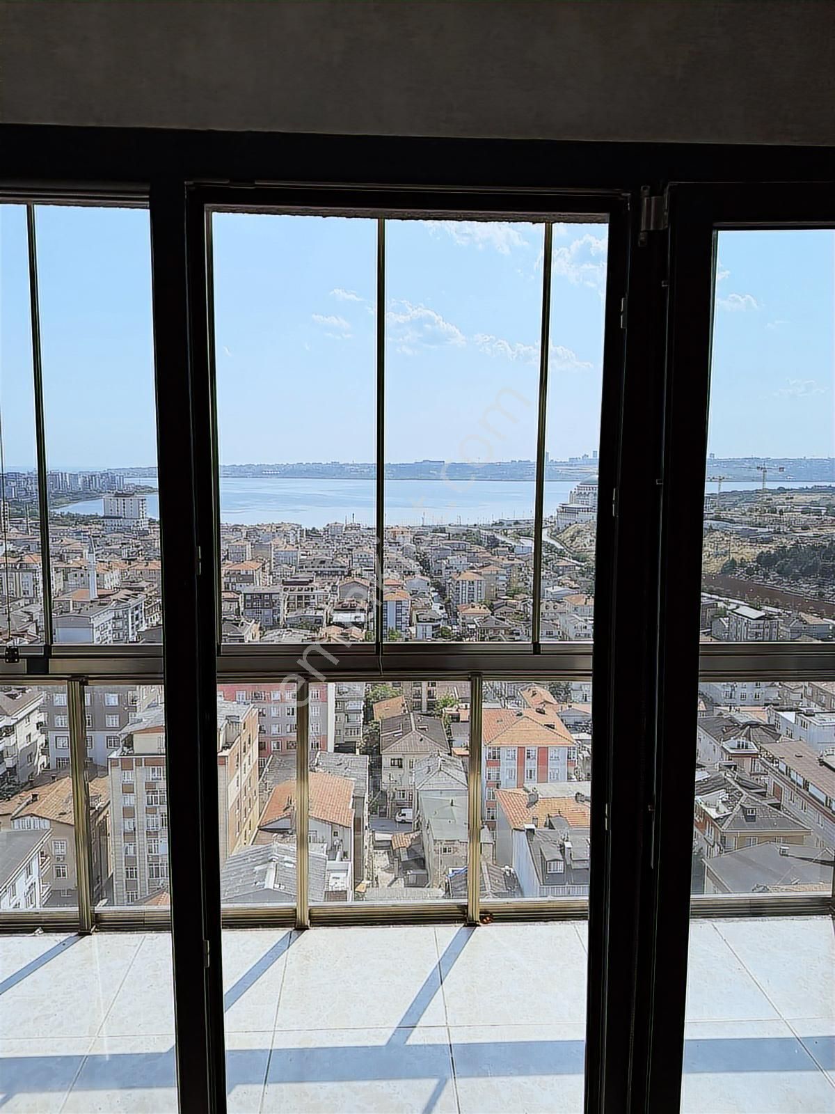 Küçükçekmece Safra Göl Manzaralı Eşyalı 95 M2 Yeni Daire - Görsel 3