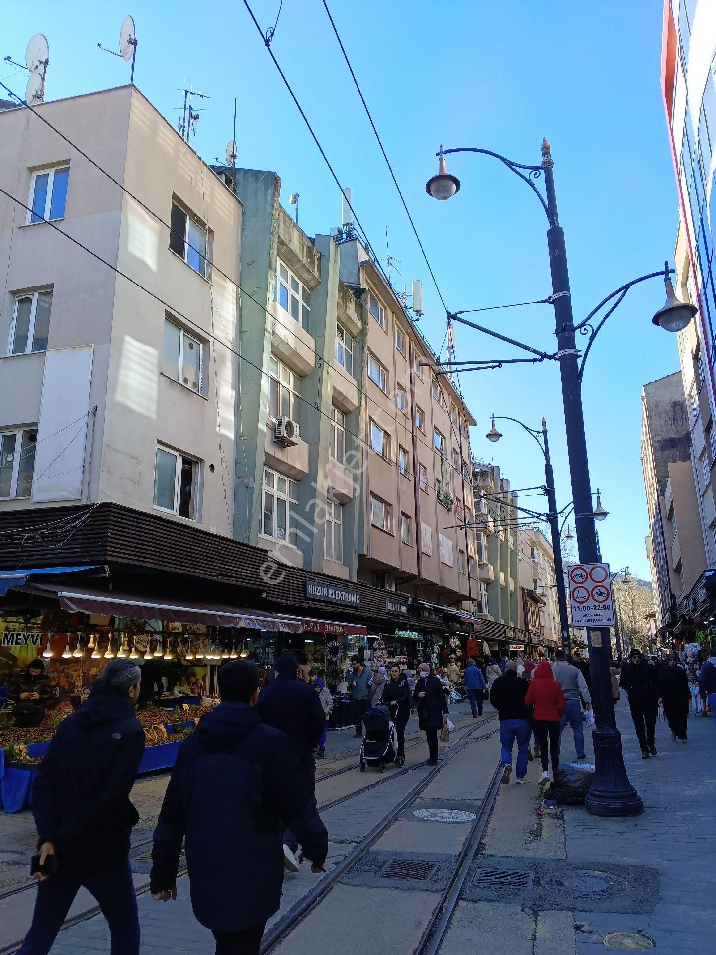 Cumhuriyet Caddesinde Kiralık - Görsel 9