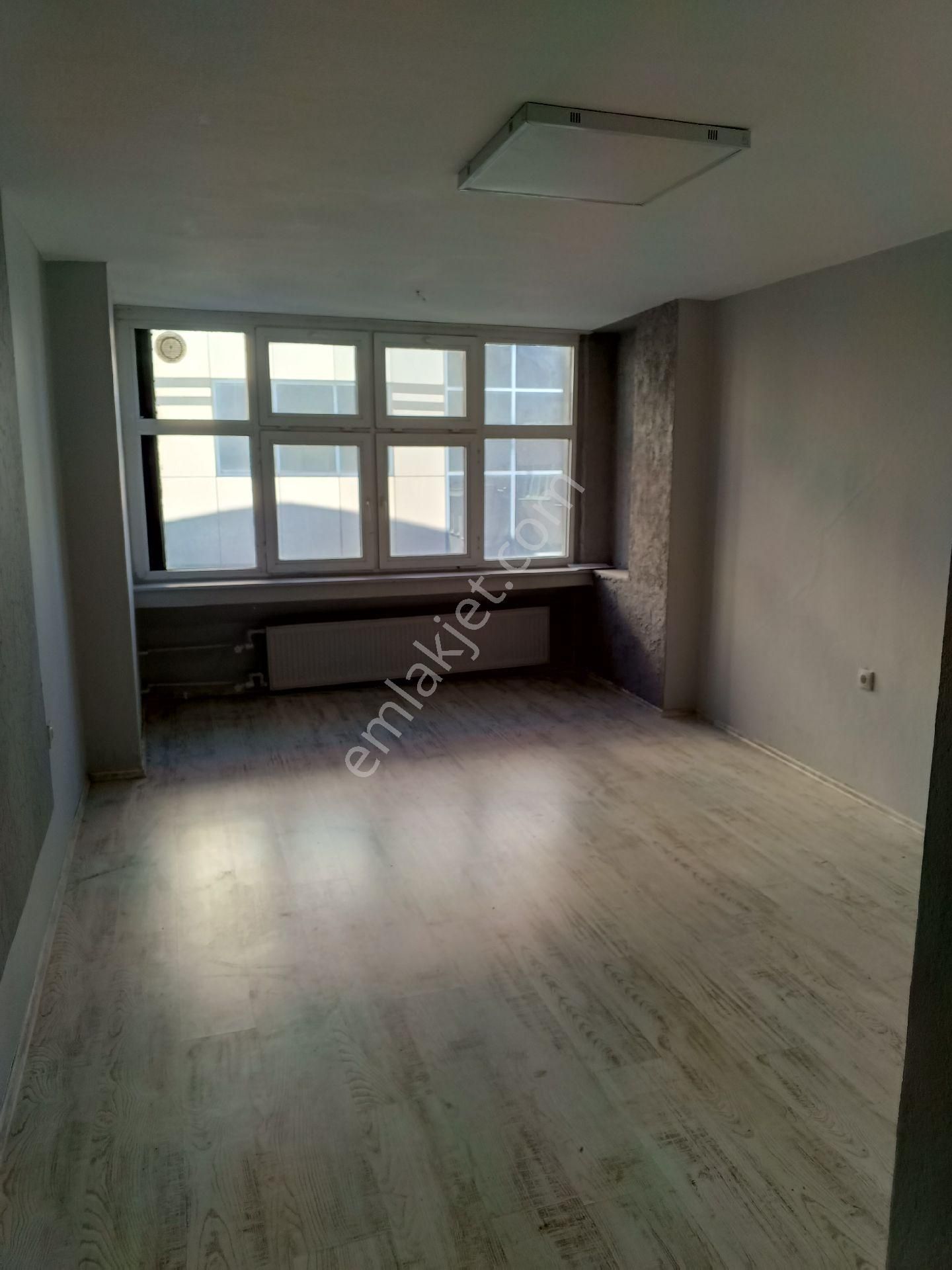 Cumhuriyet Caddesinde Kiralık - Görsel 4