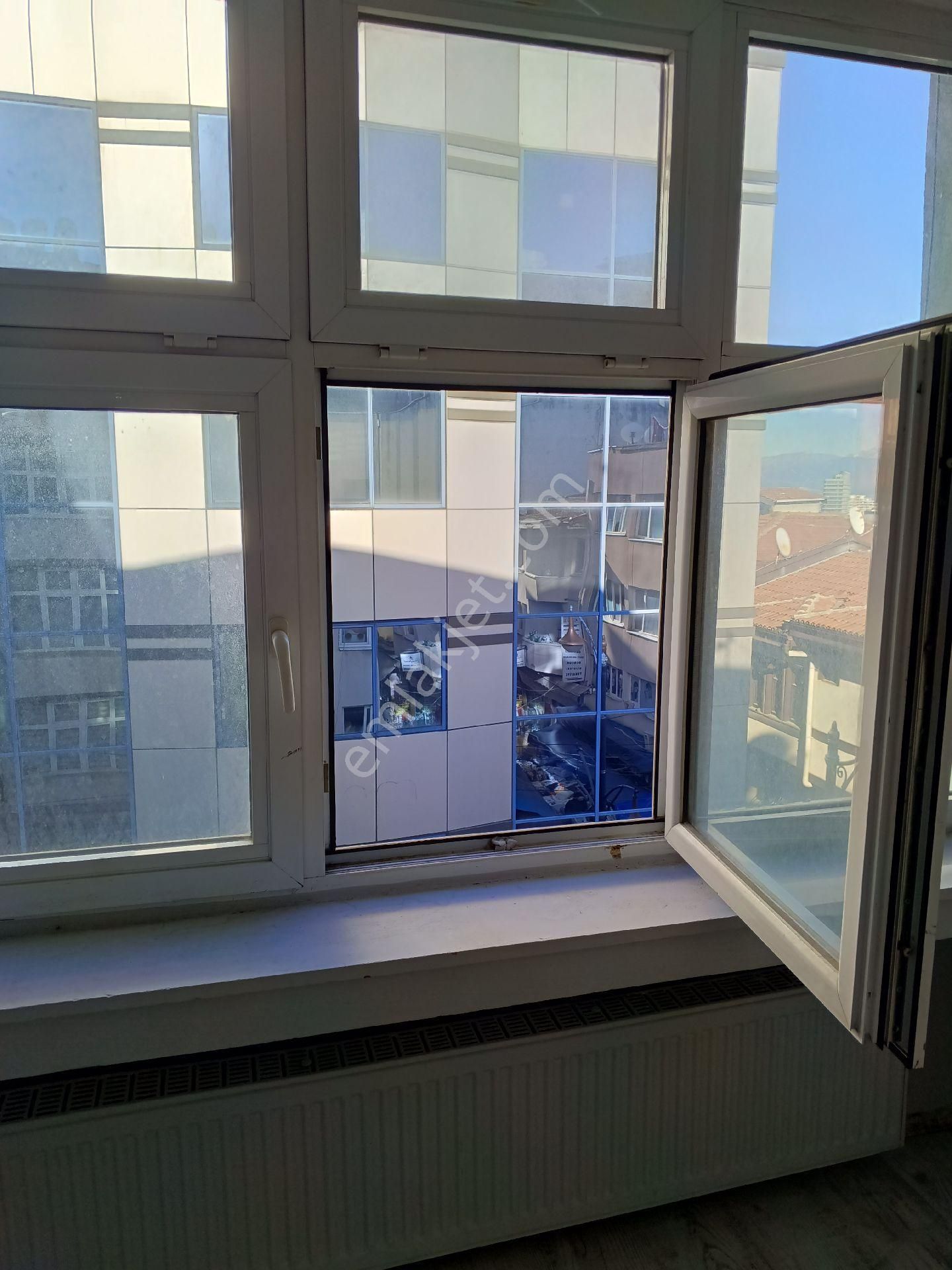 Cumhuriyet Caddesinde Kiralık - Görsel 2