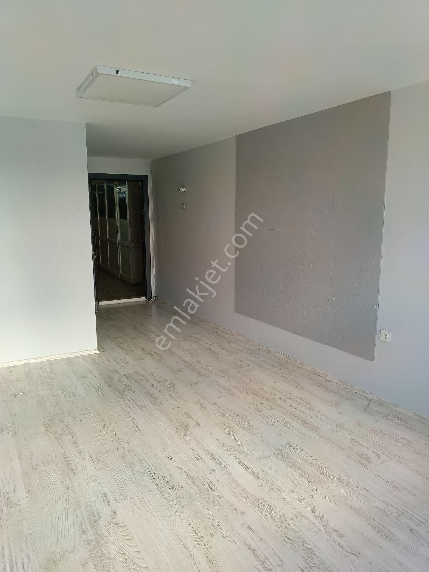 Cumhuriyet Caddesinde Kiralık - Görsel 6