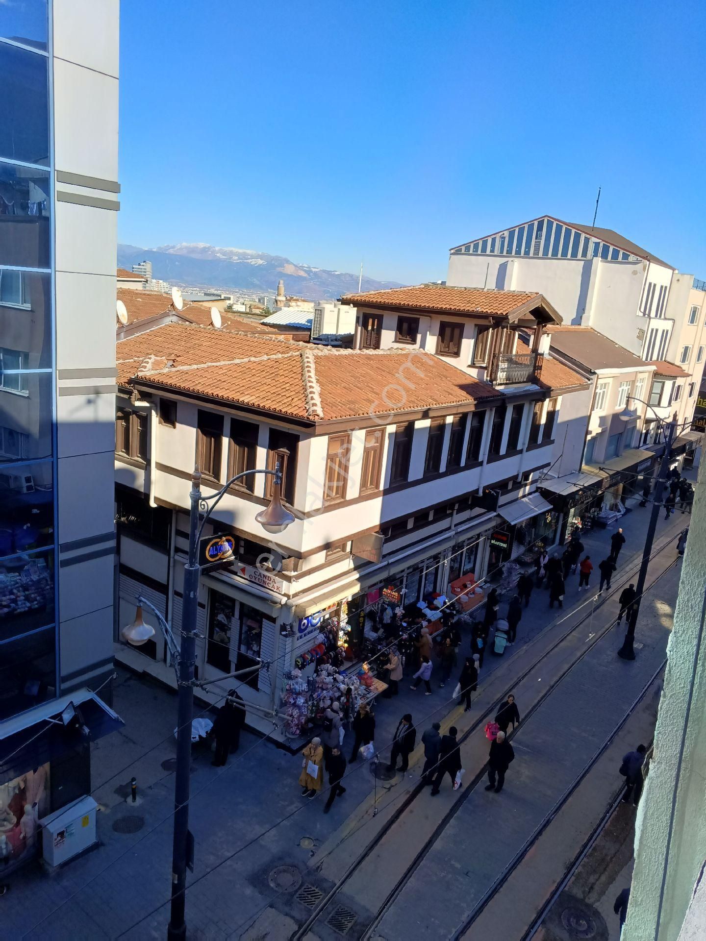 Cumhuriyet Caddesinde Kiralık