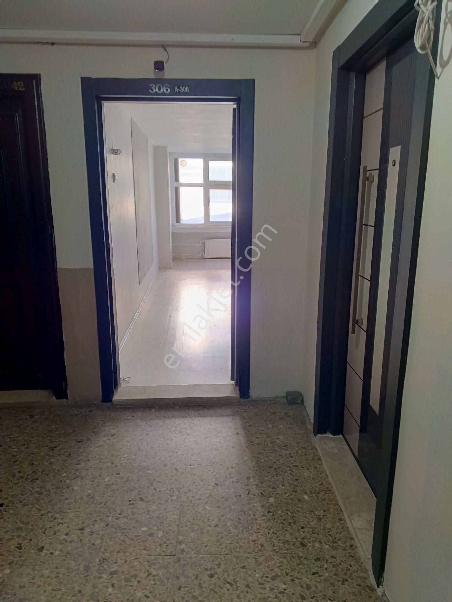 Cumhuriyet Caddesinde Kiralık - Görsel 7