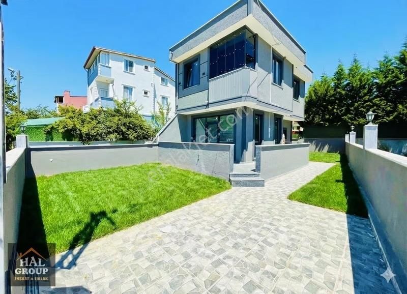 Hal İnşaat Firmasından Merkezi Konumda Müstakil Bahçeli Villa
