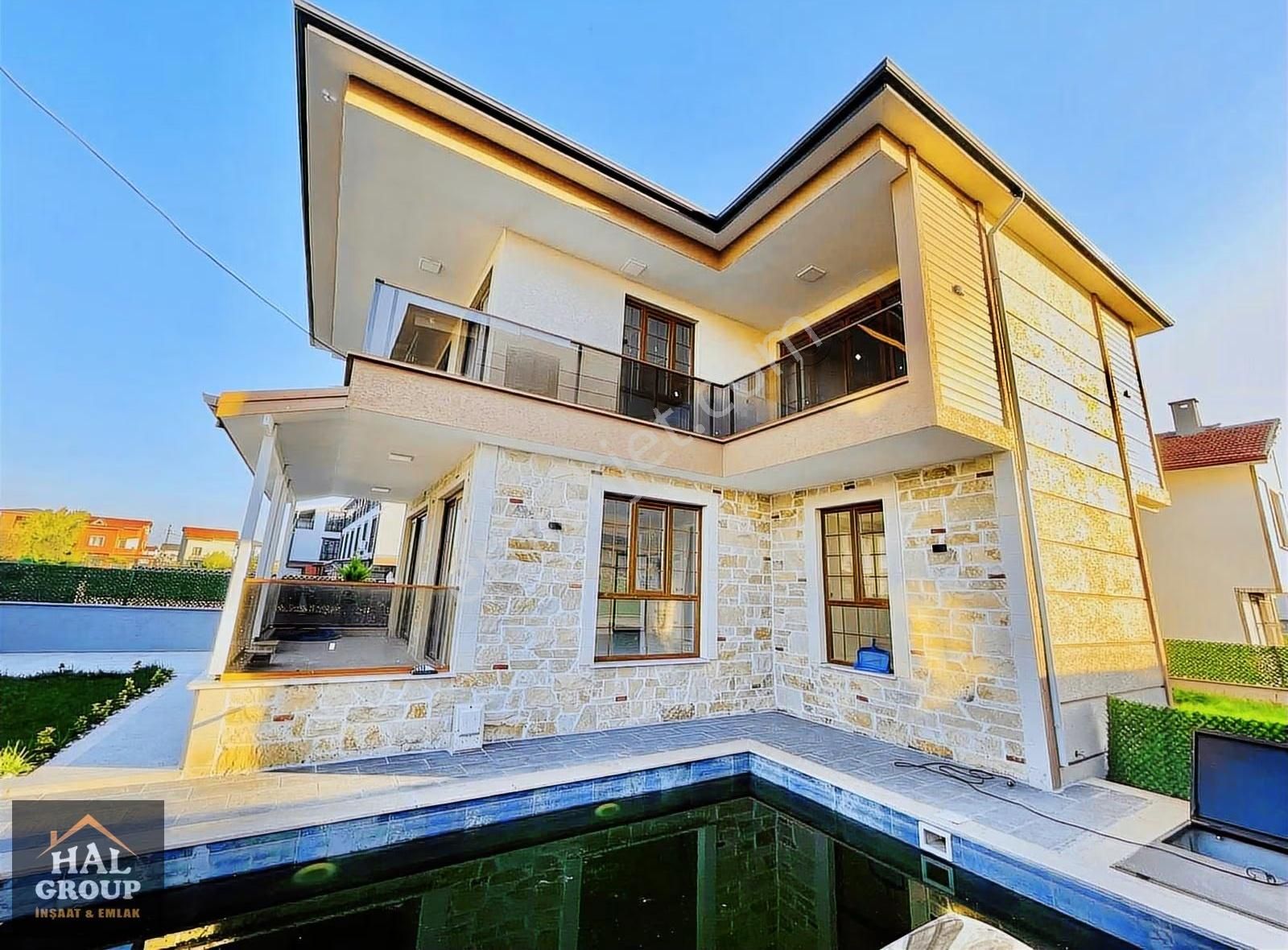 ╭╯hâl İnşaat╰╮merkezi Konumda Havuzlu Doğayla İç İçe Lüks Villa