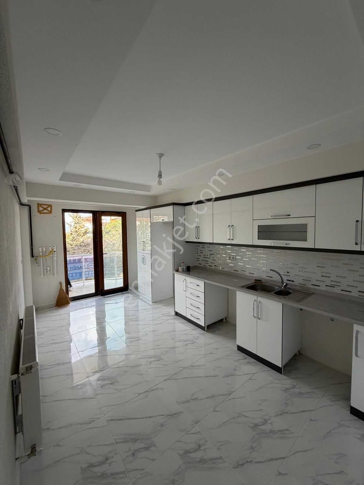 Şahin Emlaktan Acıpayam Çarşı Merkezine Yakın Konumda 3+1 145 M² Satılık Fırsat Daire - Görsel 3