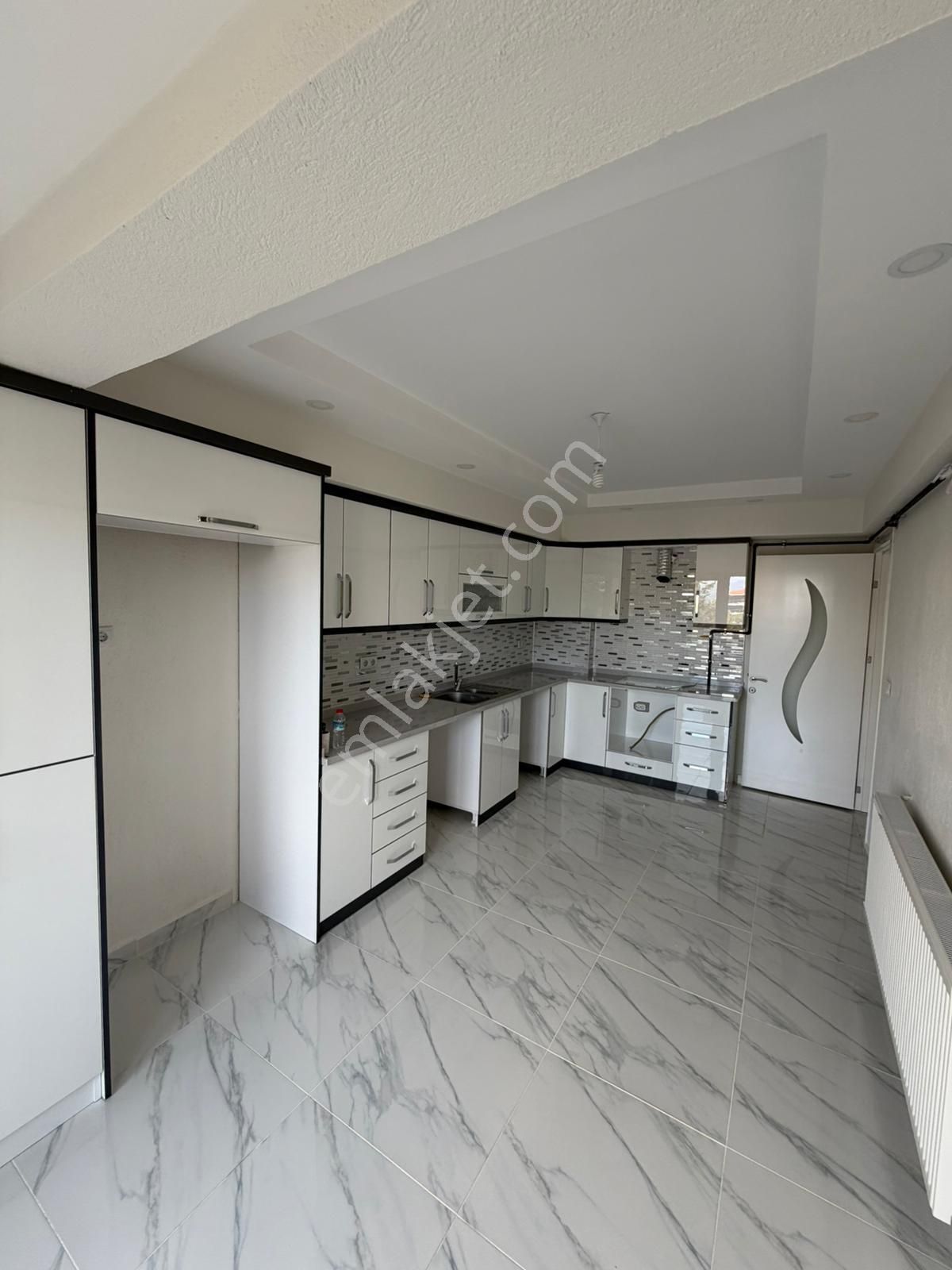 Şahin Emlaktan Acıpayam Çarşı Merkezine Yakın Konumda 3+1 145 M² Satılık Fırsat Daire - Görsel 2