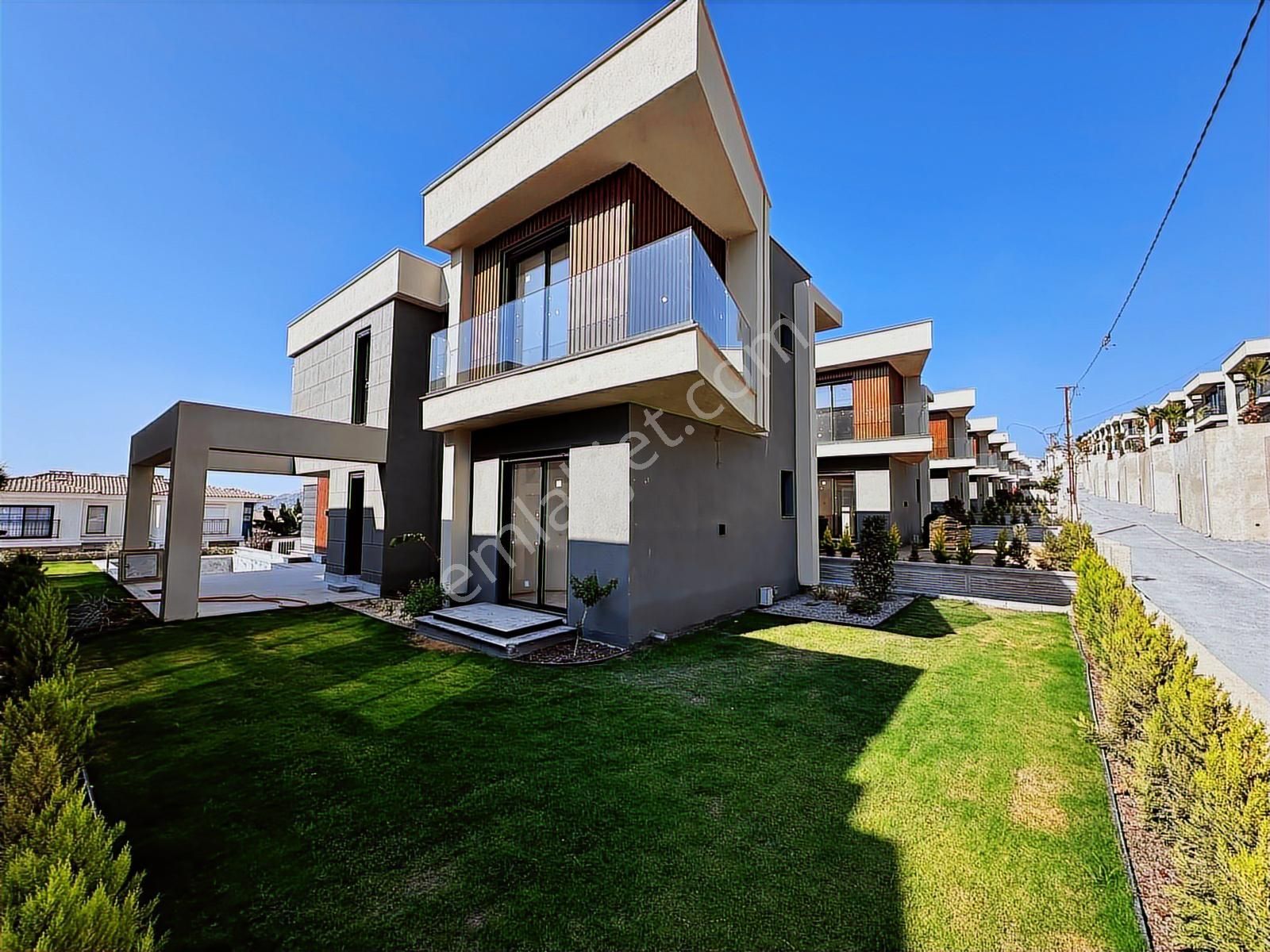 Kuşadası Soğucak'ta Full Deniz Manzaralı Lüks Villa - Görsel 4