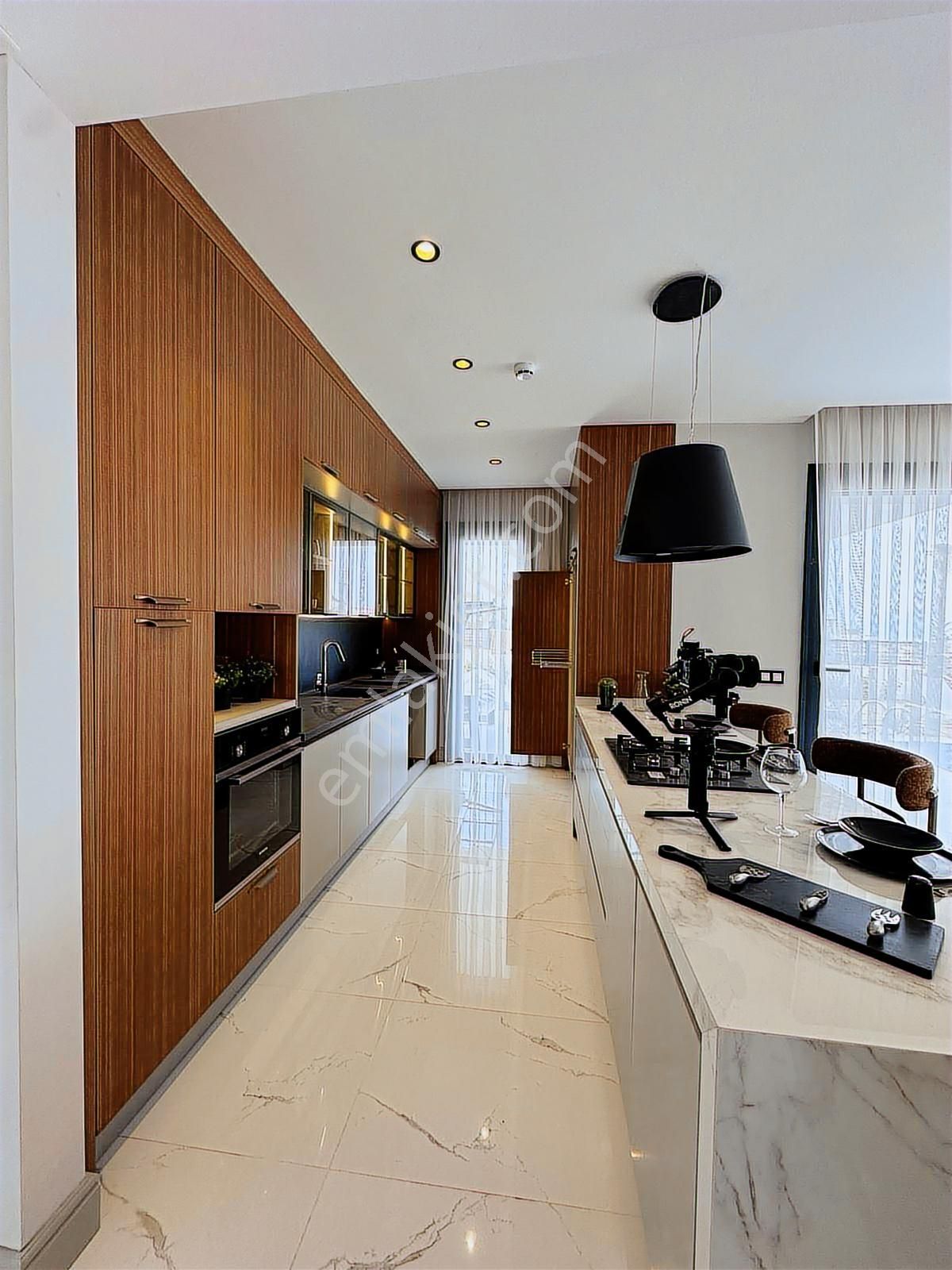 Kuşadası Soğucak'ta Full Deniz Manzaralı Lüks Villa - Görsel 3