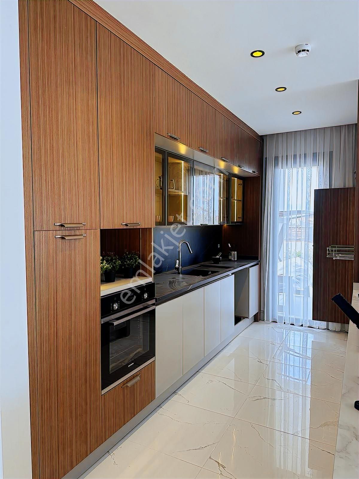 Kuşadası Soğucak'ta Full Deniz Manzaralı Lüks Villa - Görsel 8