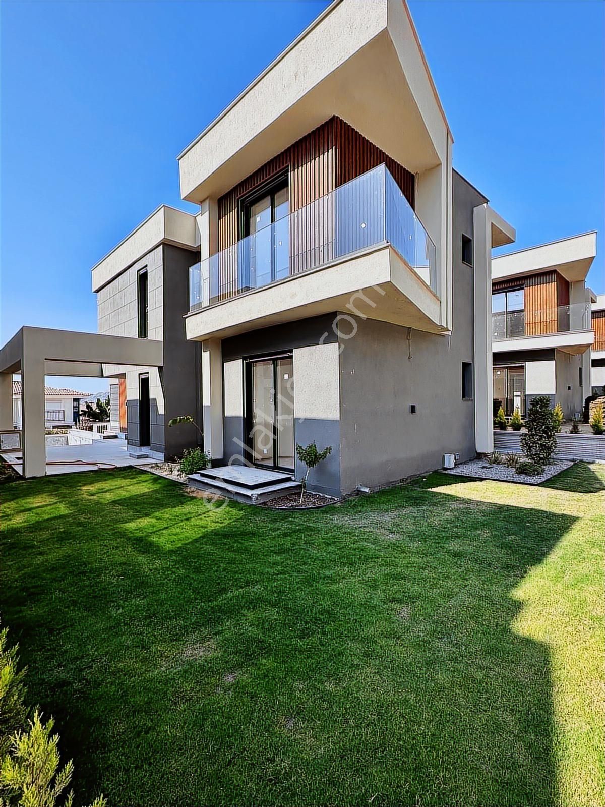 Kuşadası Soğucak'ta Full Deniz Manzaralı Lüks Villa - Görsel 5