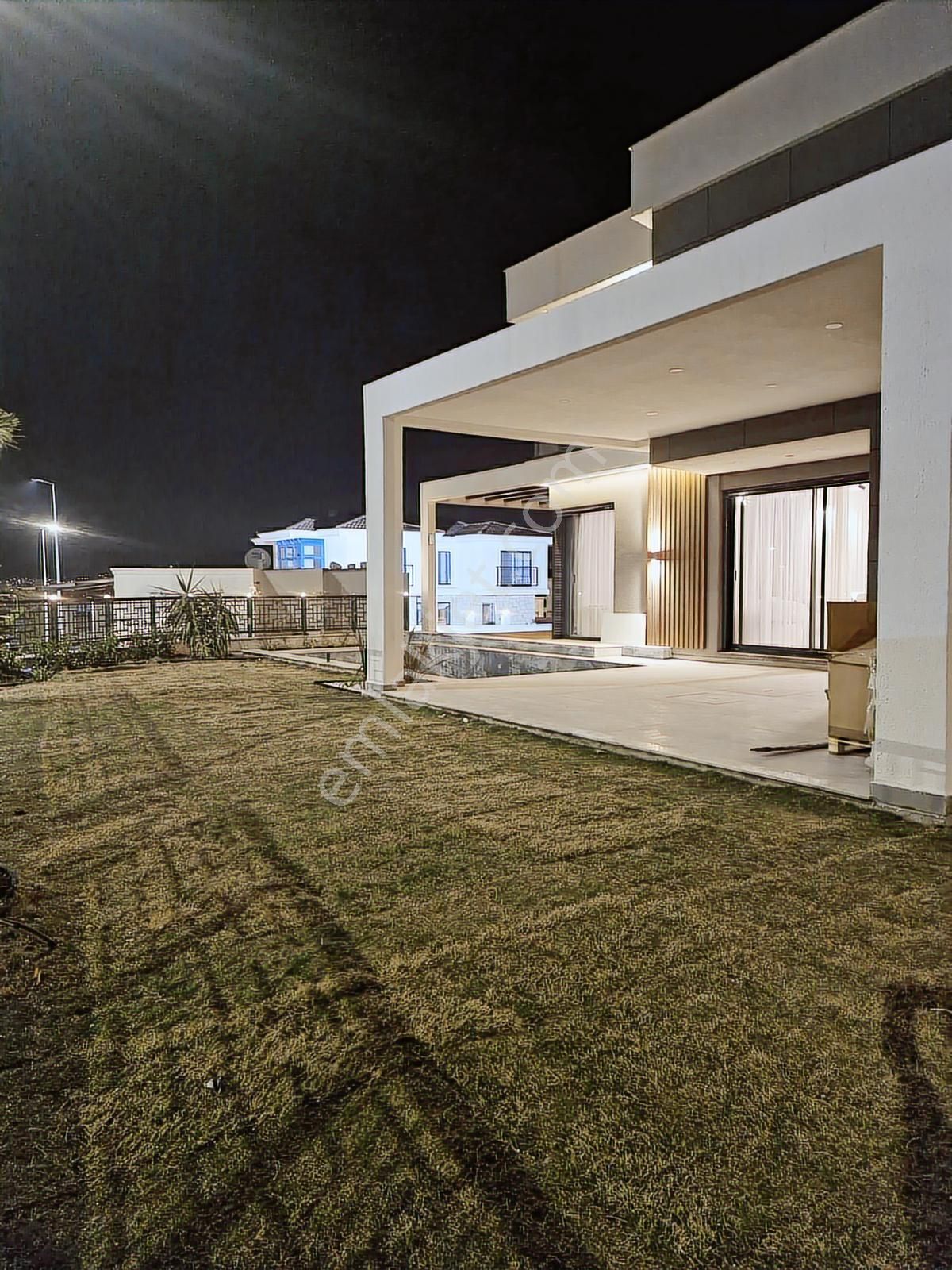 Kuşadası Soğucak'ta Full Deniz Manzaralı Lüks Villa - Görsel 17