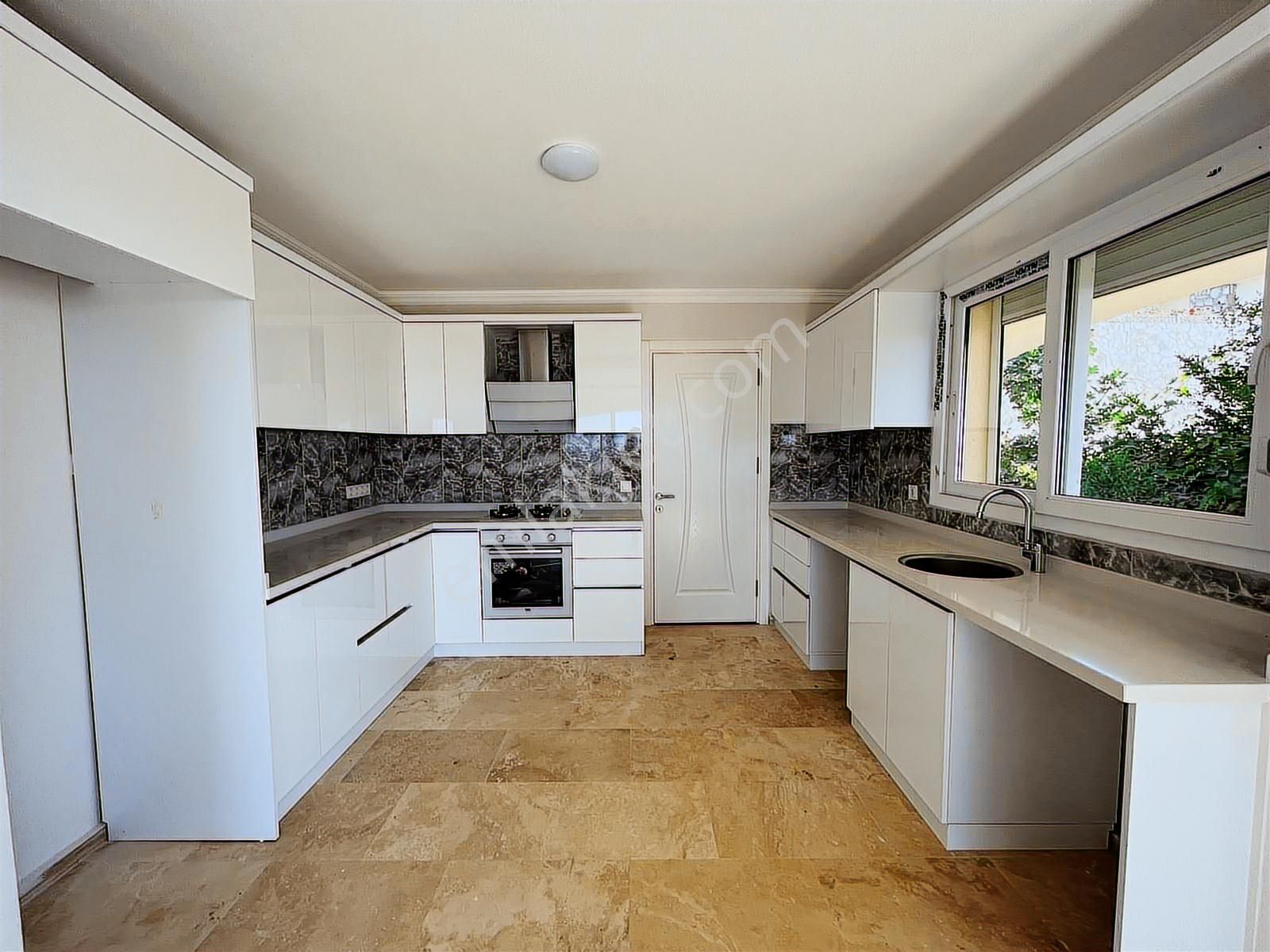 **kuşadası Satılık**olağanüstü Manzaraya Sahip Dev Villa 6+1 - Görsel 19