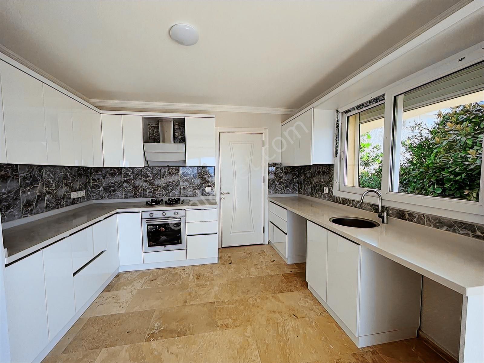 **kuşadası Satılık**olağanüstü Manzaraya Sahip Dev Villa 6+1 - Görsel 20